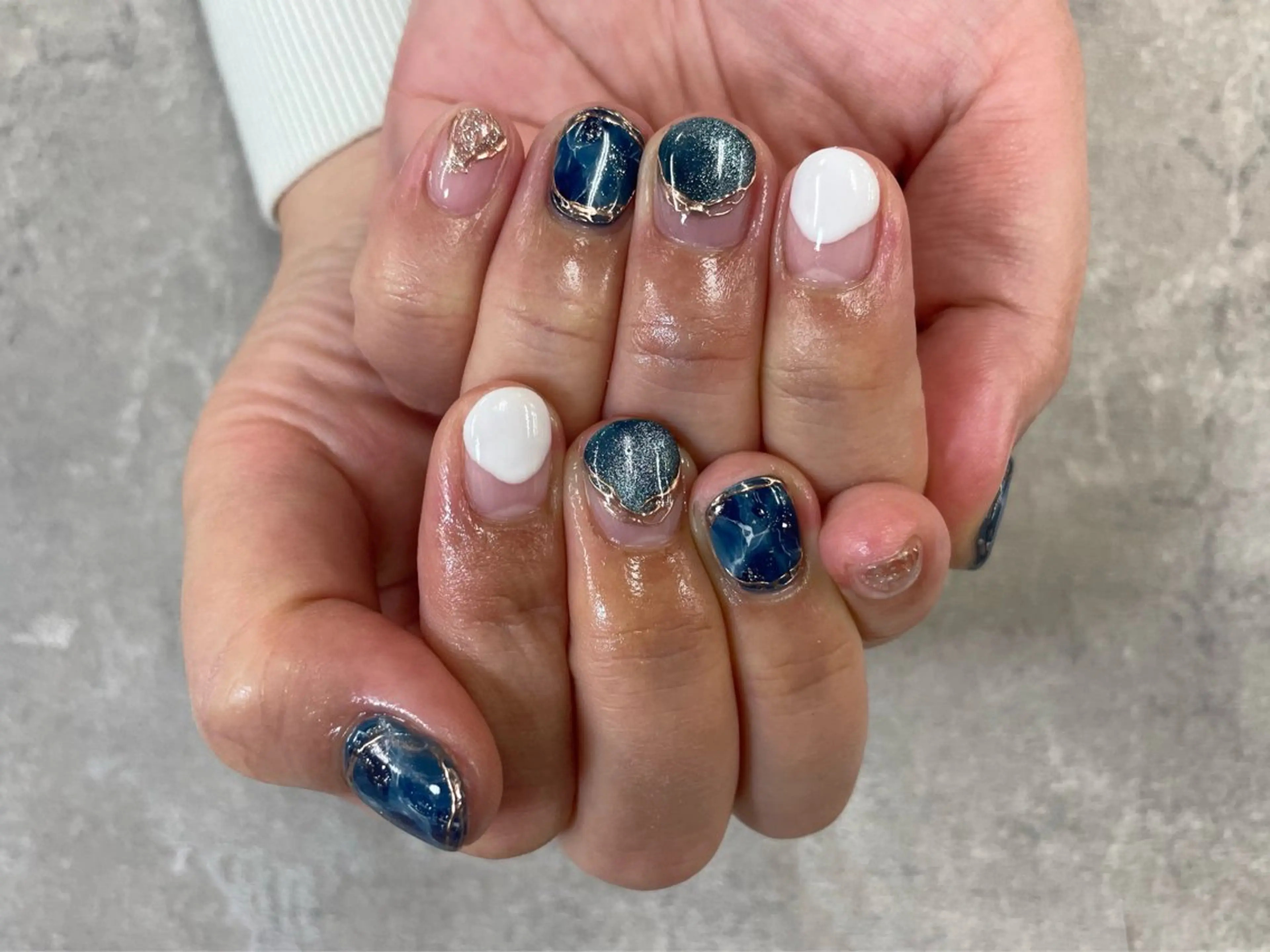 ネイル ブルー 大理石ネイル(マーブル) ミラーネイル ニュアンスネイル ハンドネイル foglia❁﻿. ⌇﻿imamuraのネイルデザイン