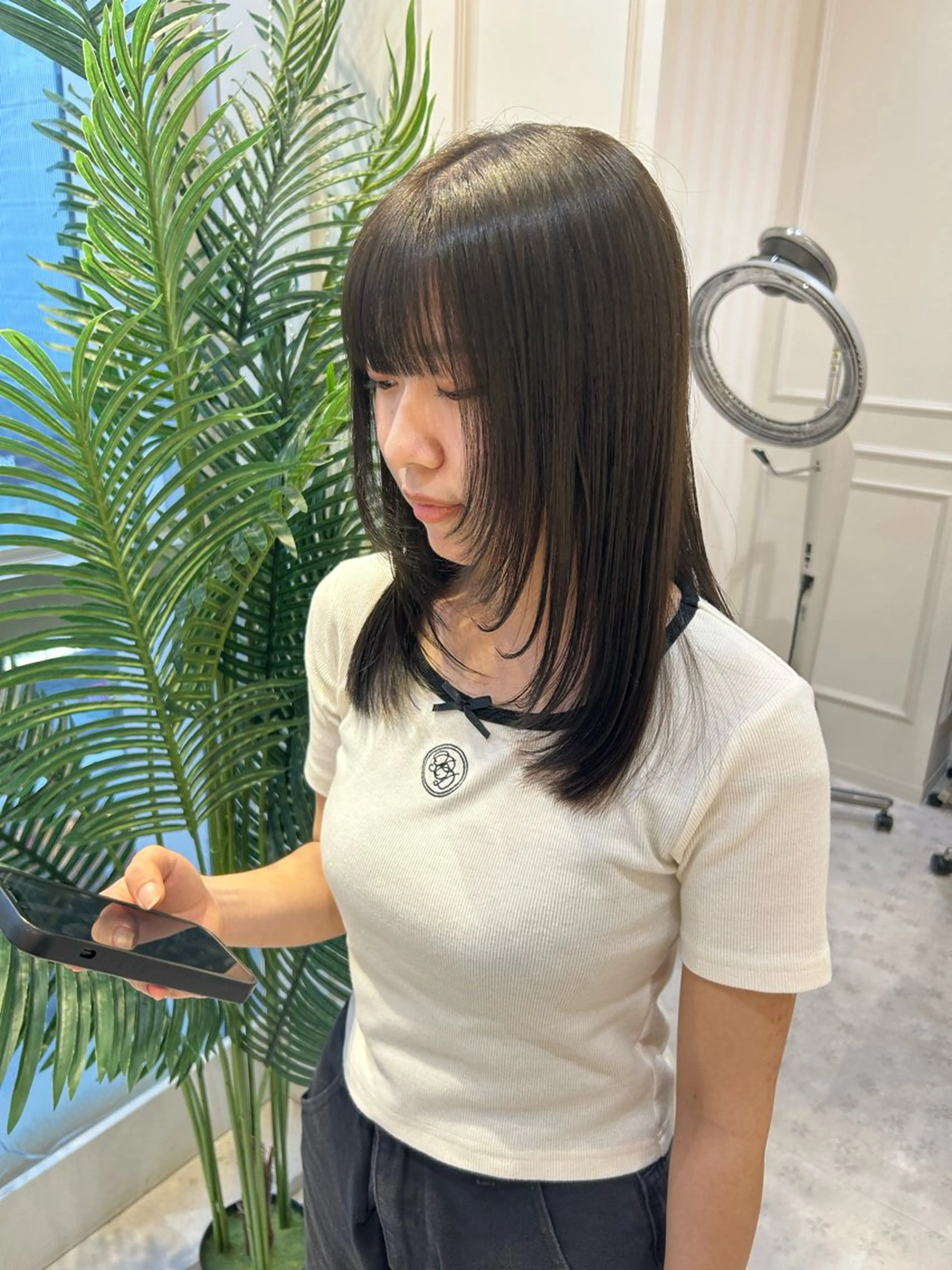 ミディアム カット Via 京都烏丸所属・RINA/ハイトーン /レイヤー/髪質改善のヘアスタイル