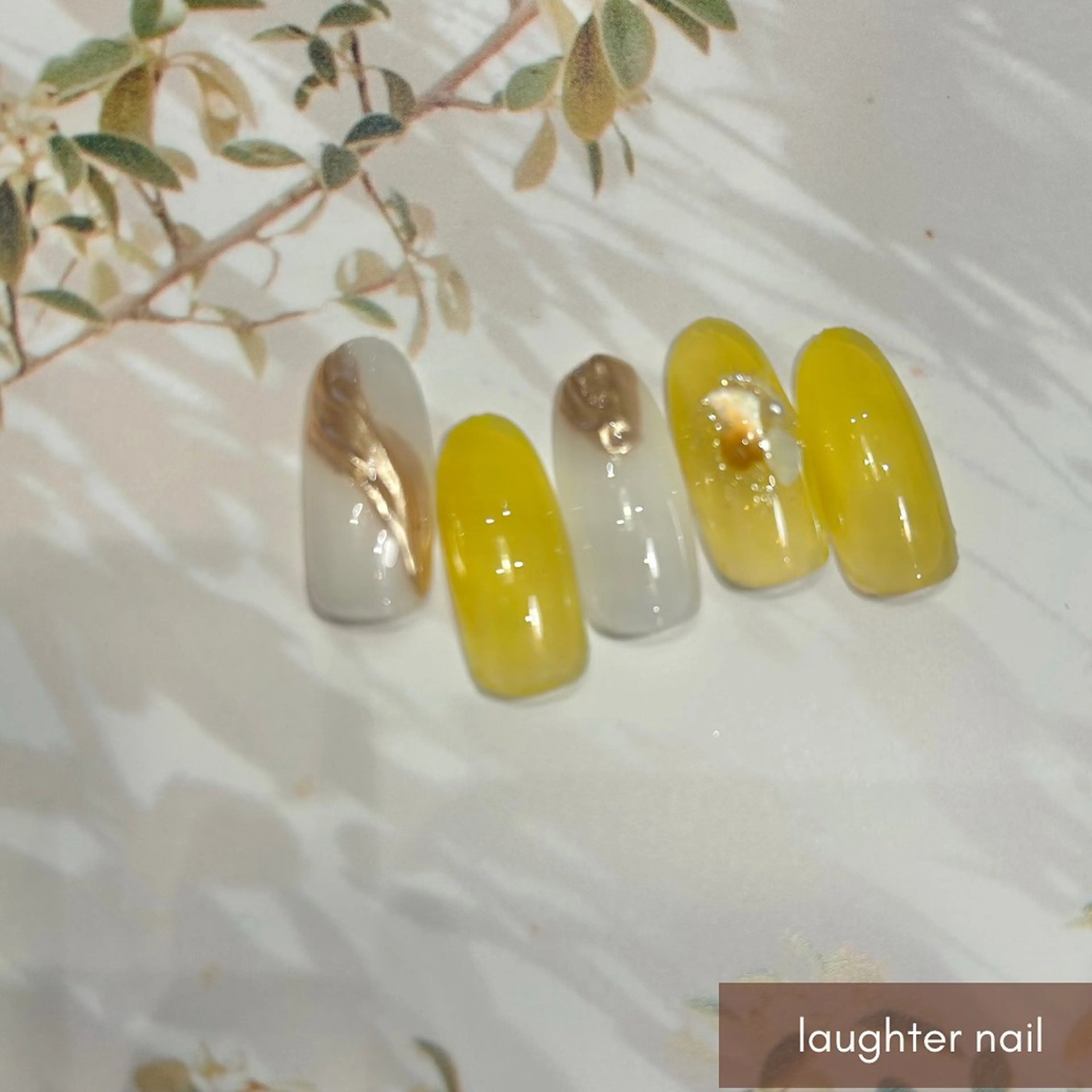 ネイル アートネイル クリアネイル ジェルネイル ミラーネイル ホワイト ハンドネイル laughter nailのネイルデザイン