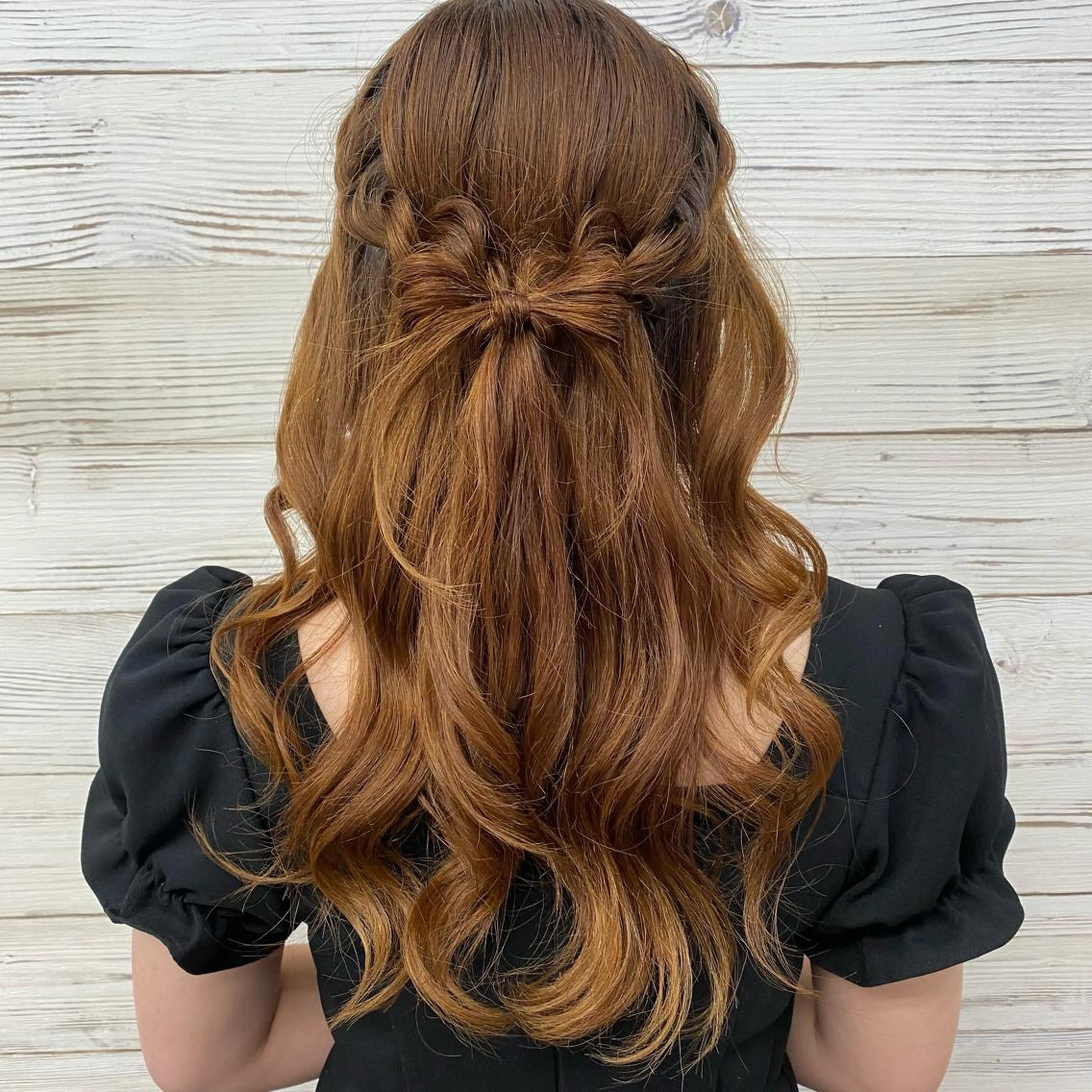 セミロング カラー パーマ ヘアアレンジ ショートボブ 編み込みエクステ シールエクステ セミロングパーマ バレイヤージュ LAVENDIA 初音のヘアスタイル