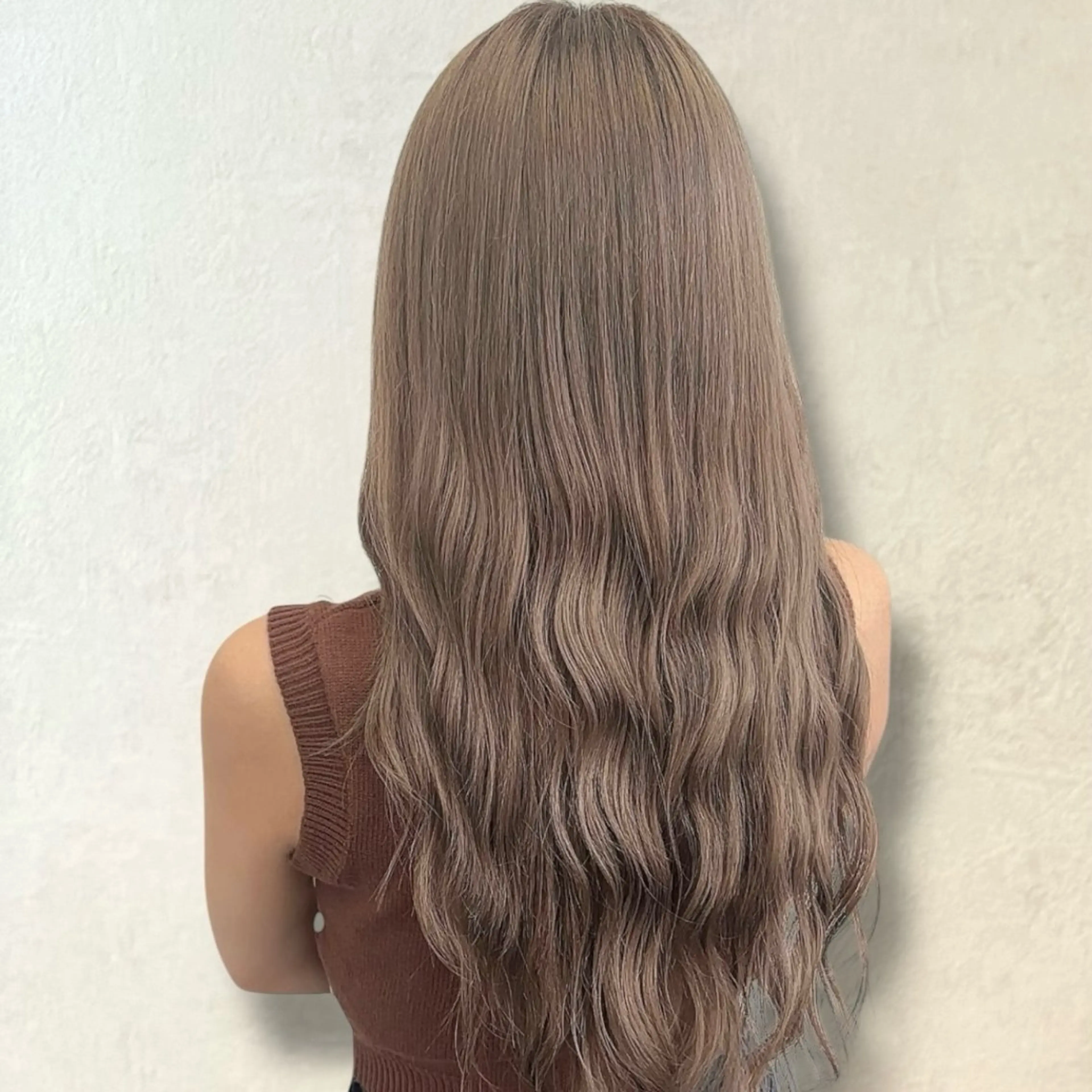 ロング カラー ベージュカラー ブリーチ ミルクティーベージュ ヘアカラー 滋賀でレイヤーなら ｜吉村　友輝のヘアスタイル