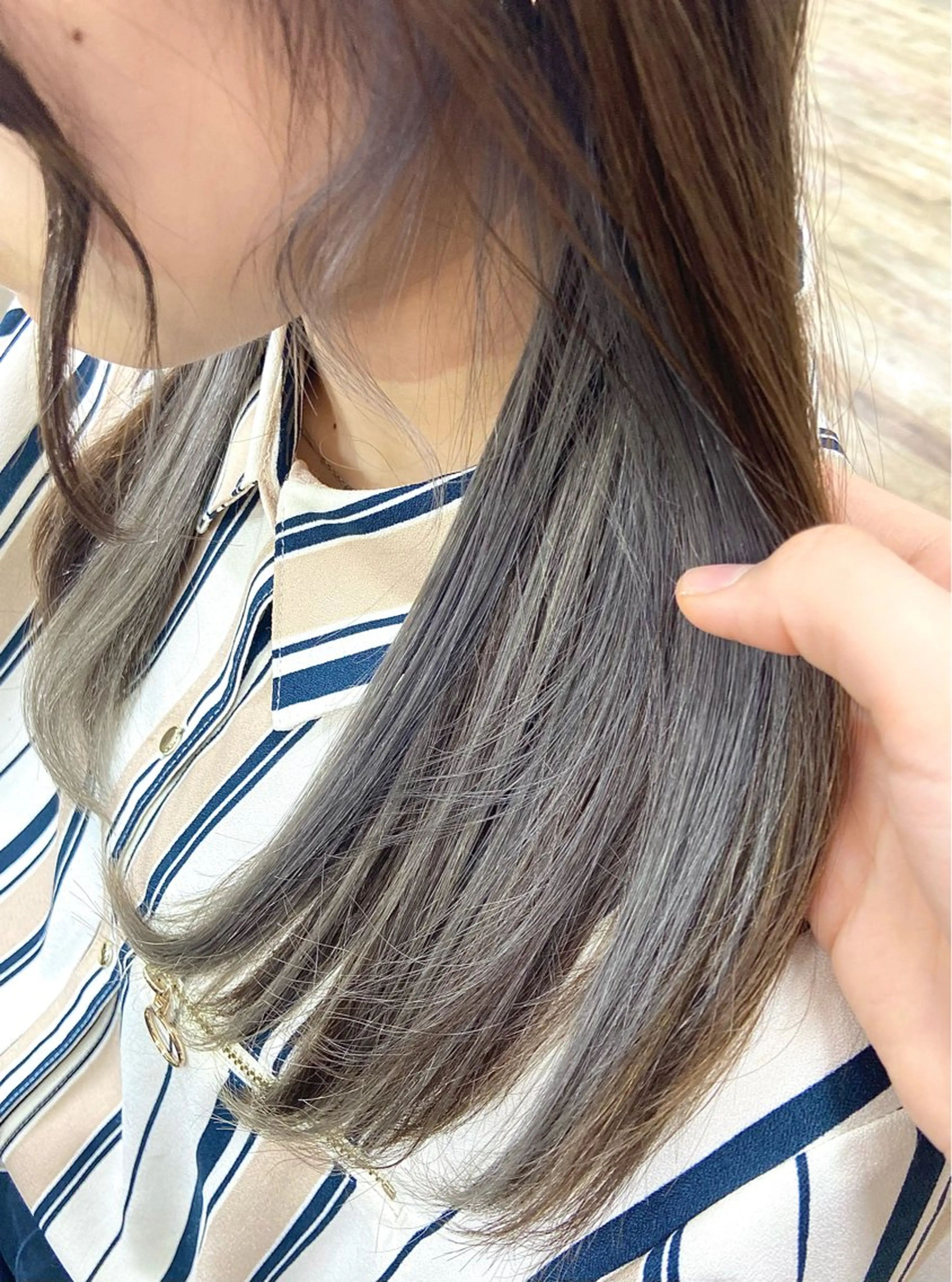 セミロング カラー ヘアアレンジ ブリーチ イヤリングカラー 縮毛矯正 ヘアカラー イツキ🌕デザインカ ラー🥨髪質改善🫧のヘアスタイル
