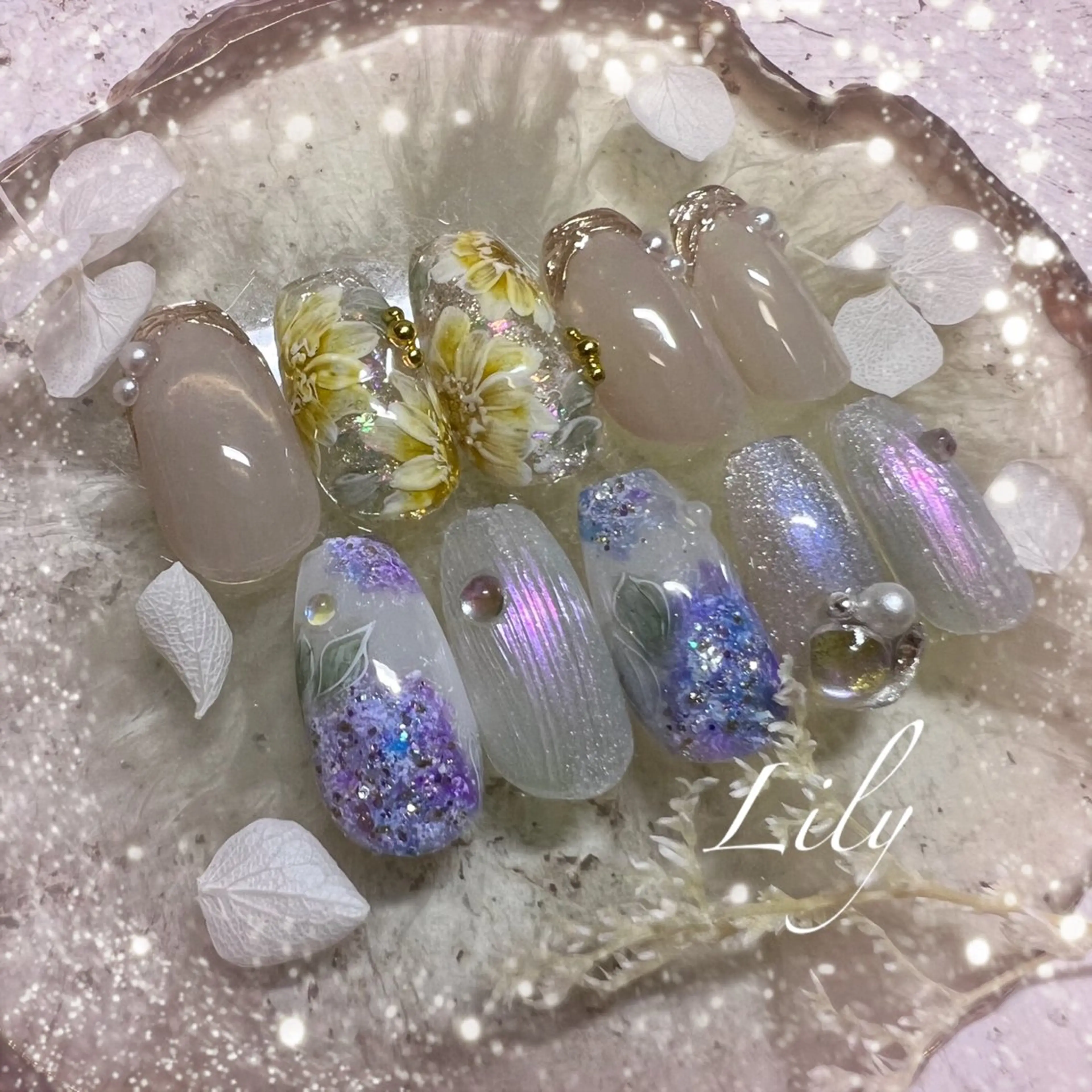 ネイル ゴージャス ハンドネイル Lily*nail 🌻Mii🌻のネイルデザイン
