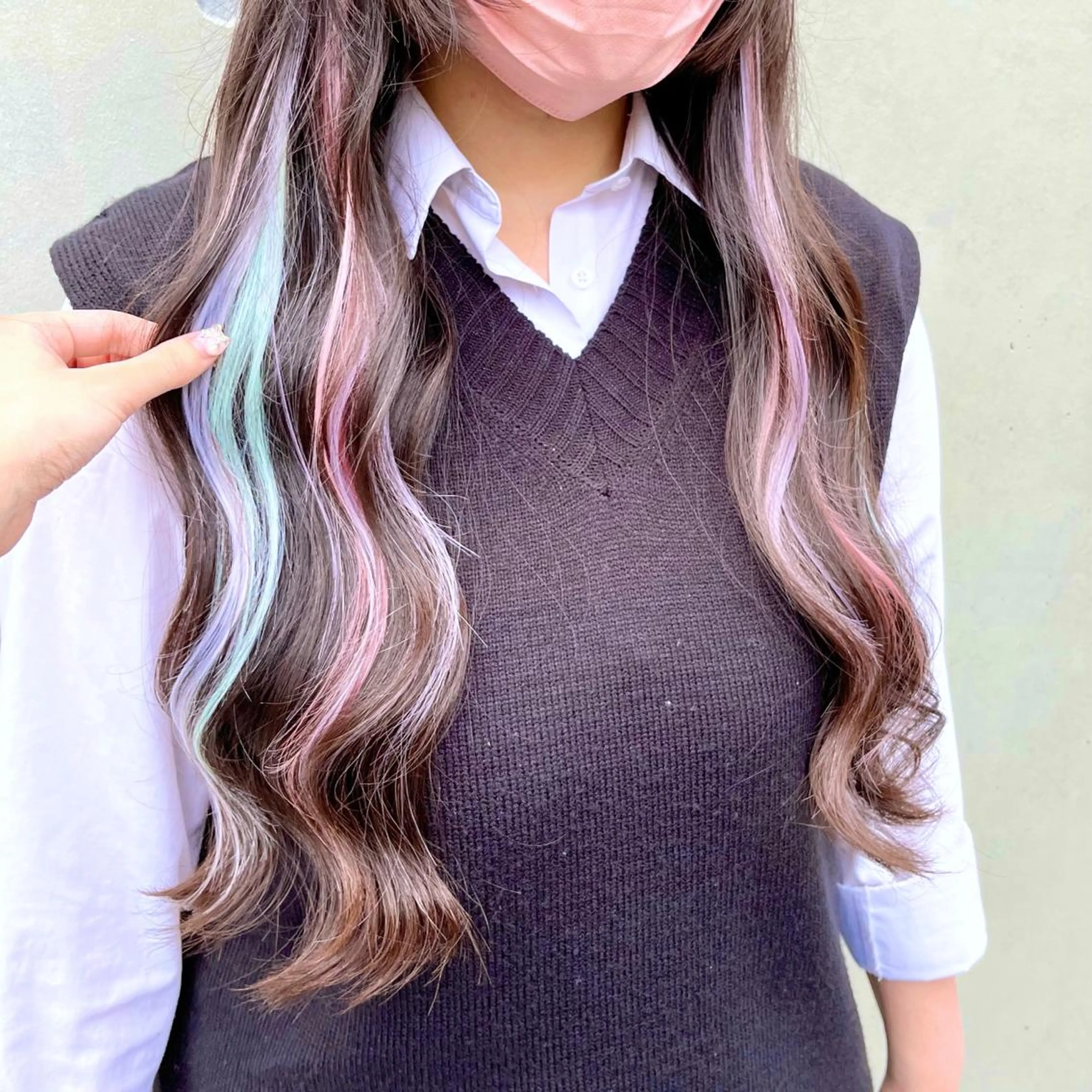 ロング カラー ヘアアレンジ シールエクステ ブリーチ イヤリングカラー インナーカラー ブリーチなしカラー カット エクステ ヘアセット 八巻 晴香のヘアスタイル