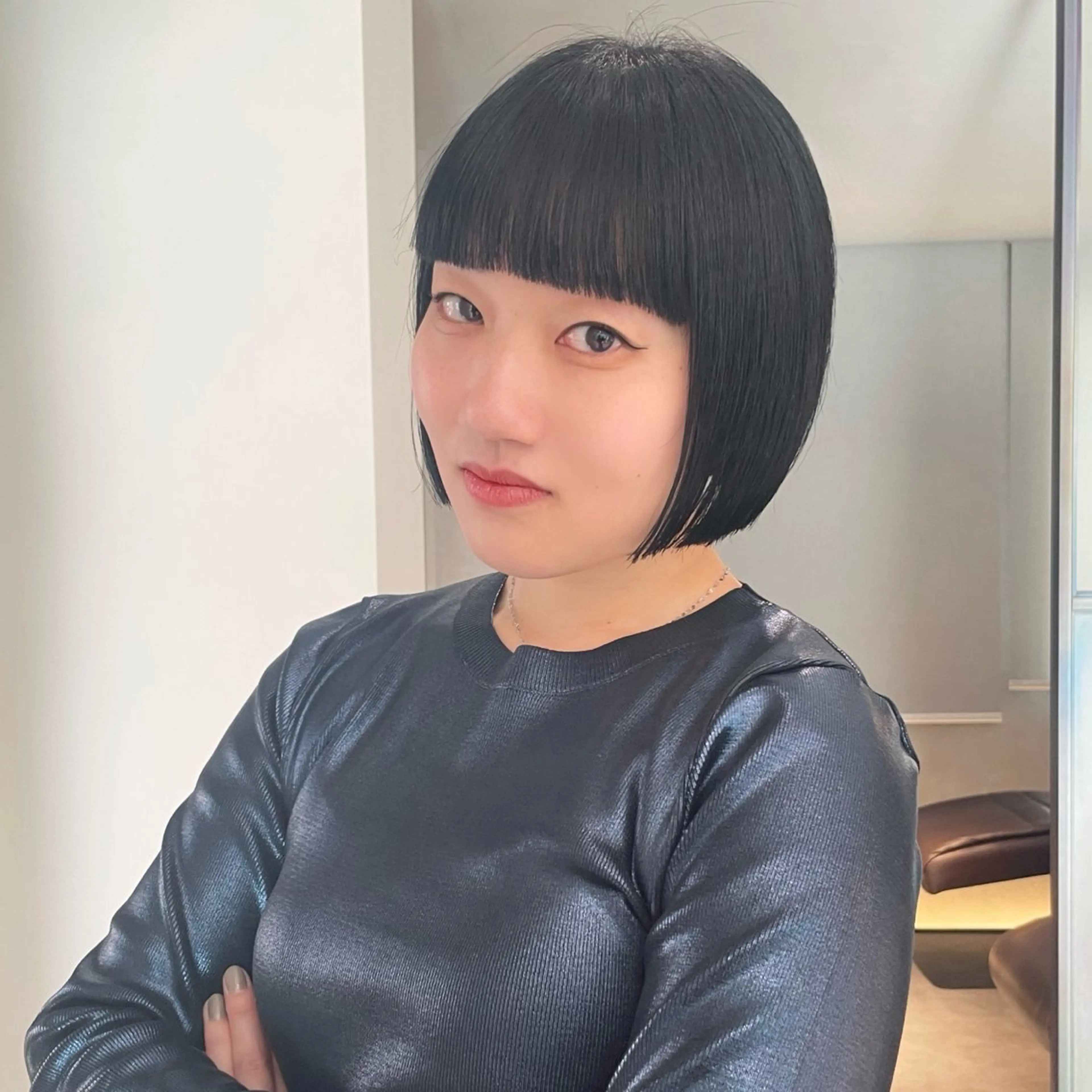 ショート カラー 切りっぱなしボブ 黒髪 ブリーチ ブルーカラー ブルーブラック 髪質改善/ブリーチ/ ボブ特化/よしきのヘアスタイル