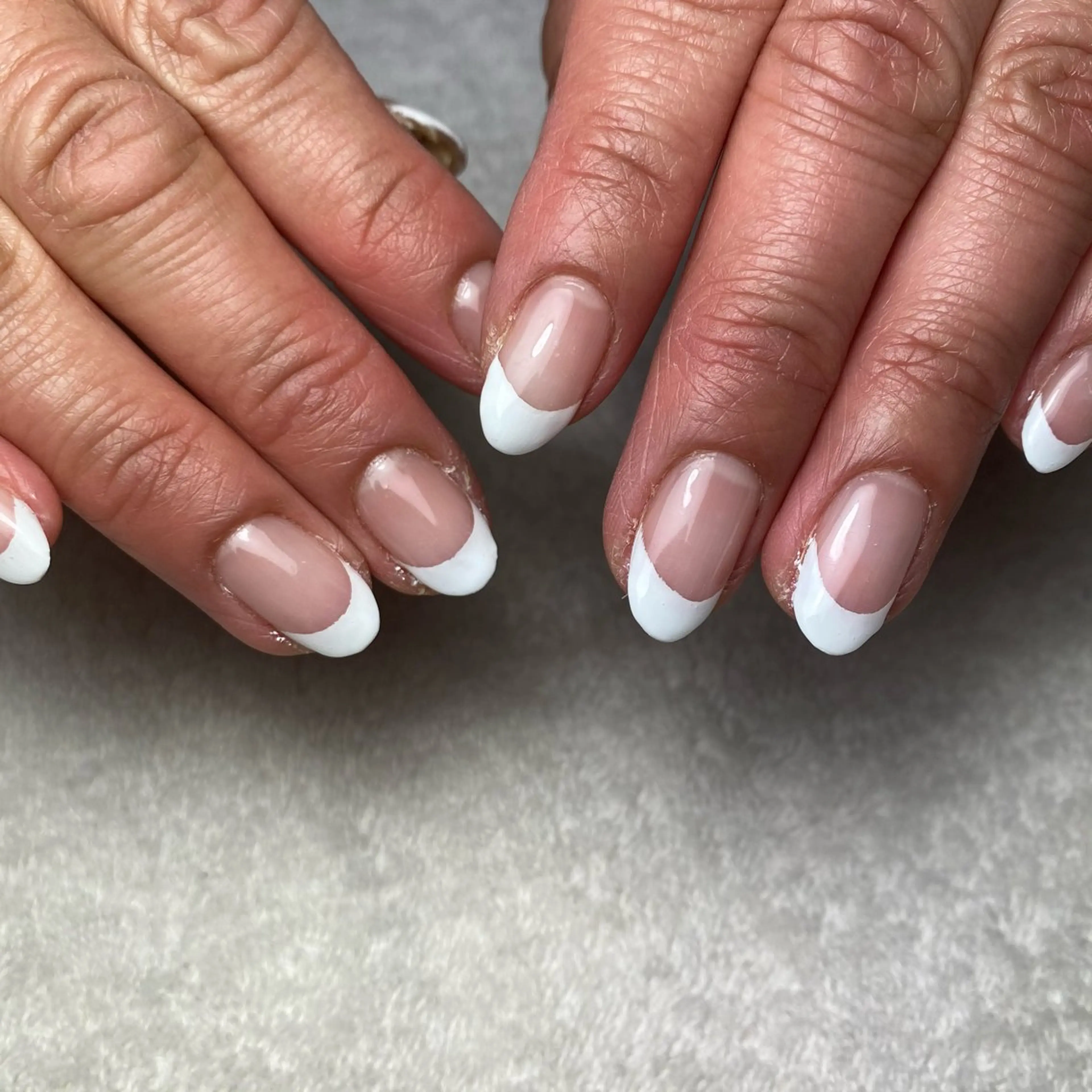 ネイル フレンチネイル シンプルネイル ホワイト ハンドネイル COCO +のエステ・リラクイメージ