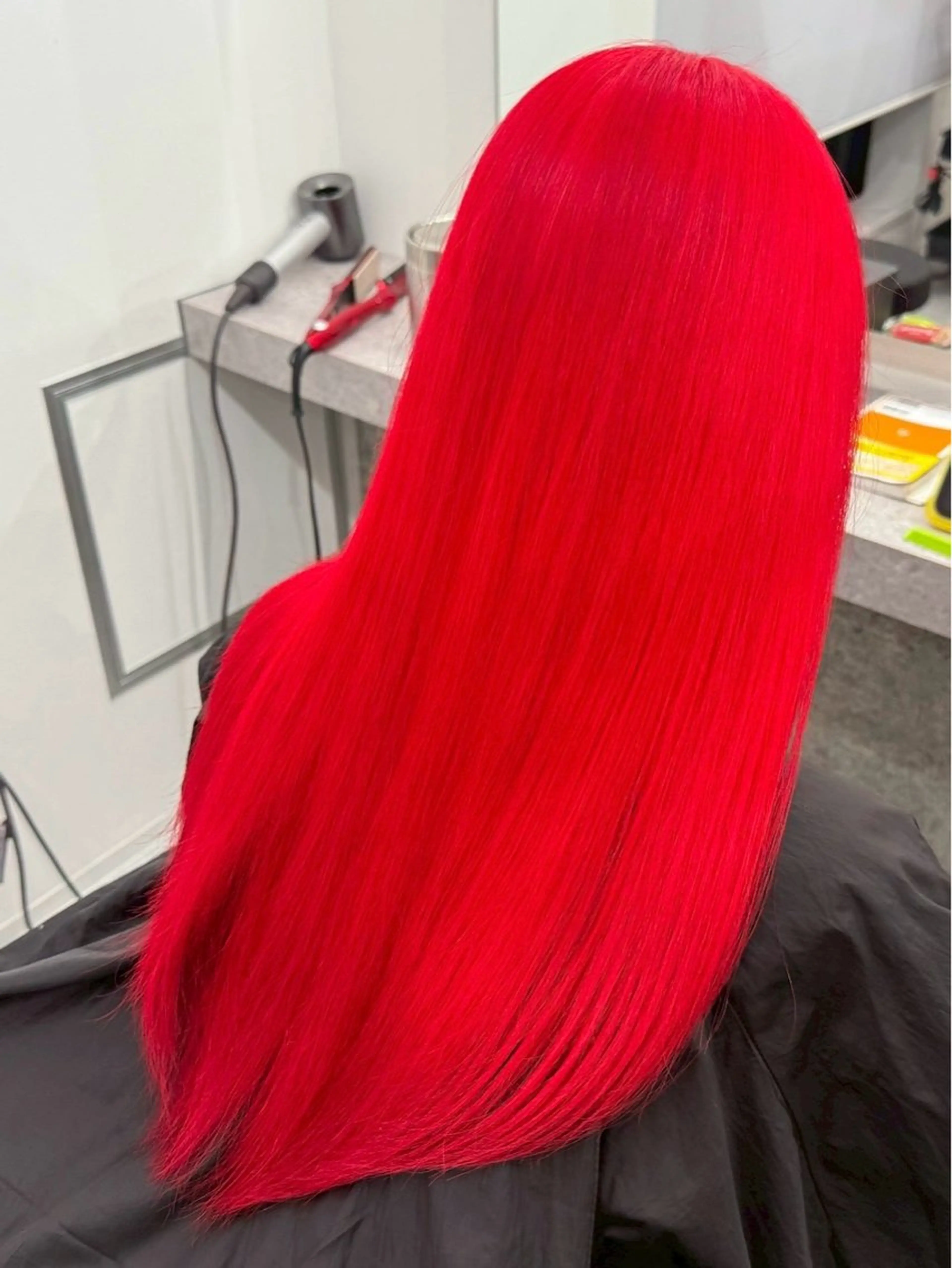 ロング カラー レッドカラー トリートメント ヘアカラー トリートメント ハイトーン🪼派手髪 mahoのヘアスタイル