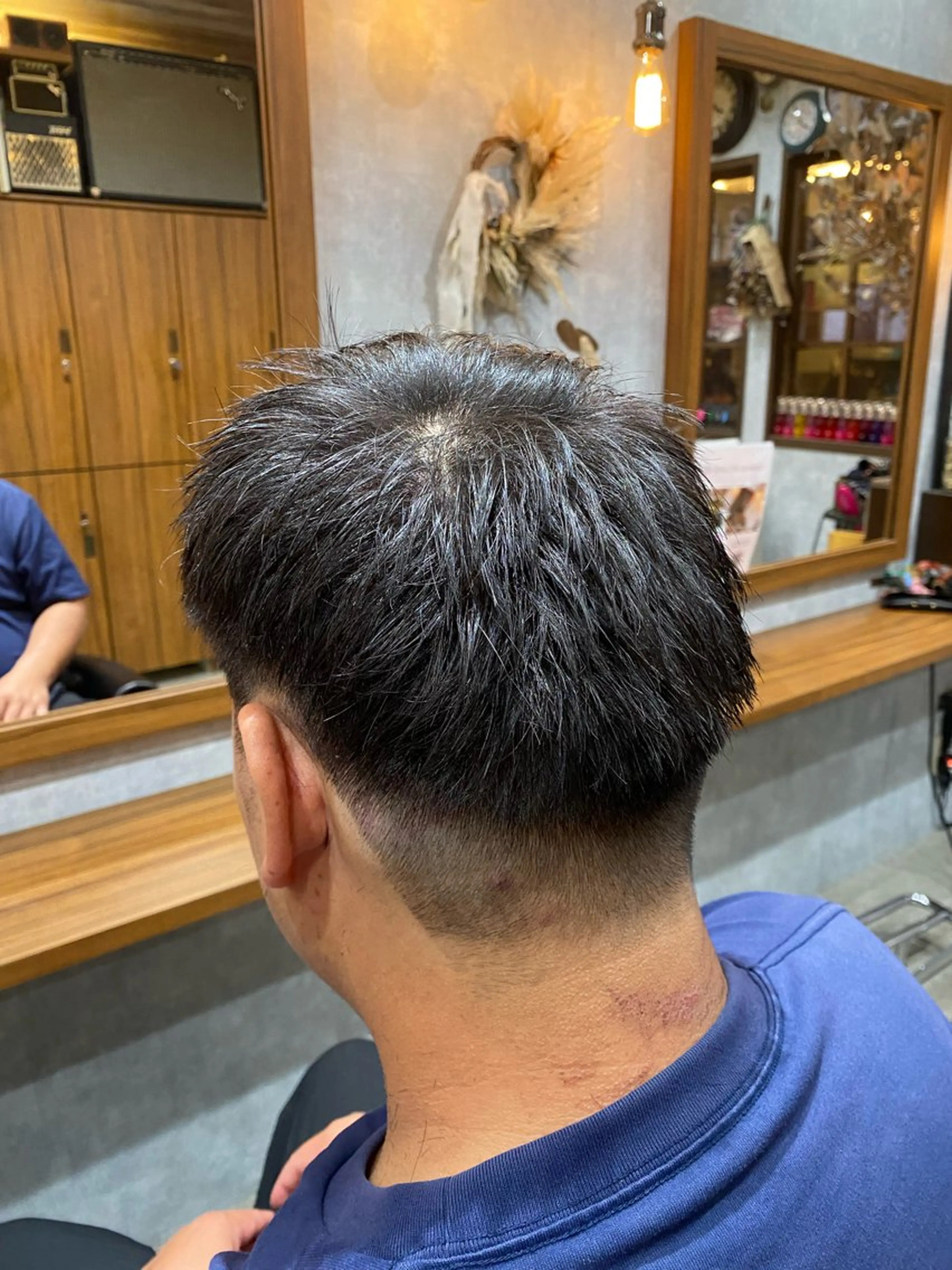 メンズ スパイキーショート 刈り上げ 今枝莉菜 上品なツヤカラーのヘアスタイル