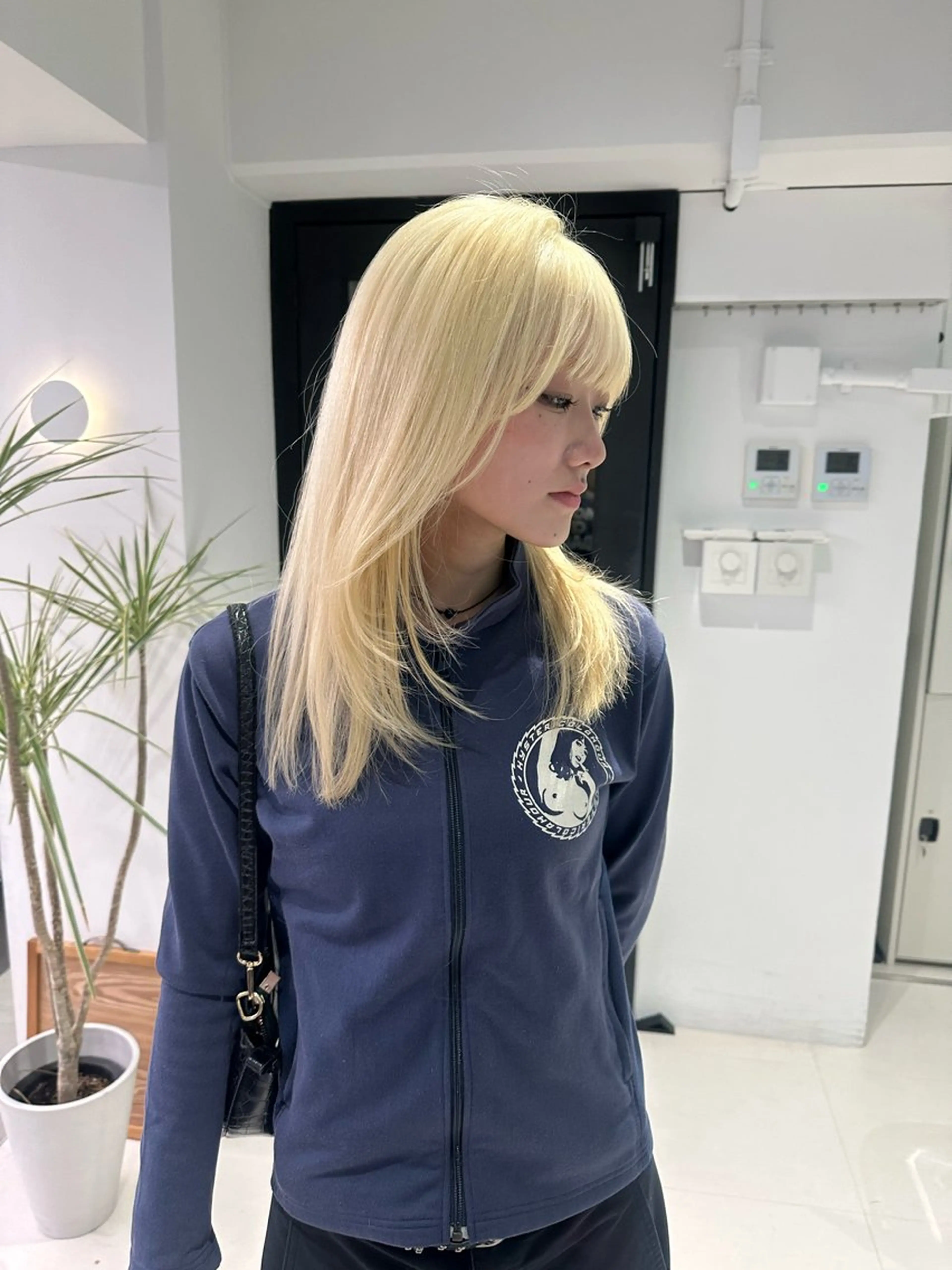 セミロング カラー ブリーチ 抜きっぱなしブロンド ハイトーンカラー ブリーチなしカラー ボブ カット ヘアカラー トリートメント REINA☁️透明感 カラー/ぷつっと♡のヘアスタイル