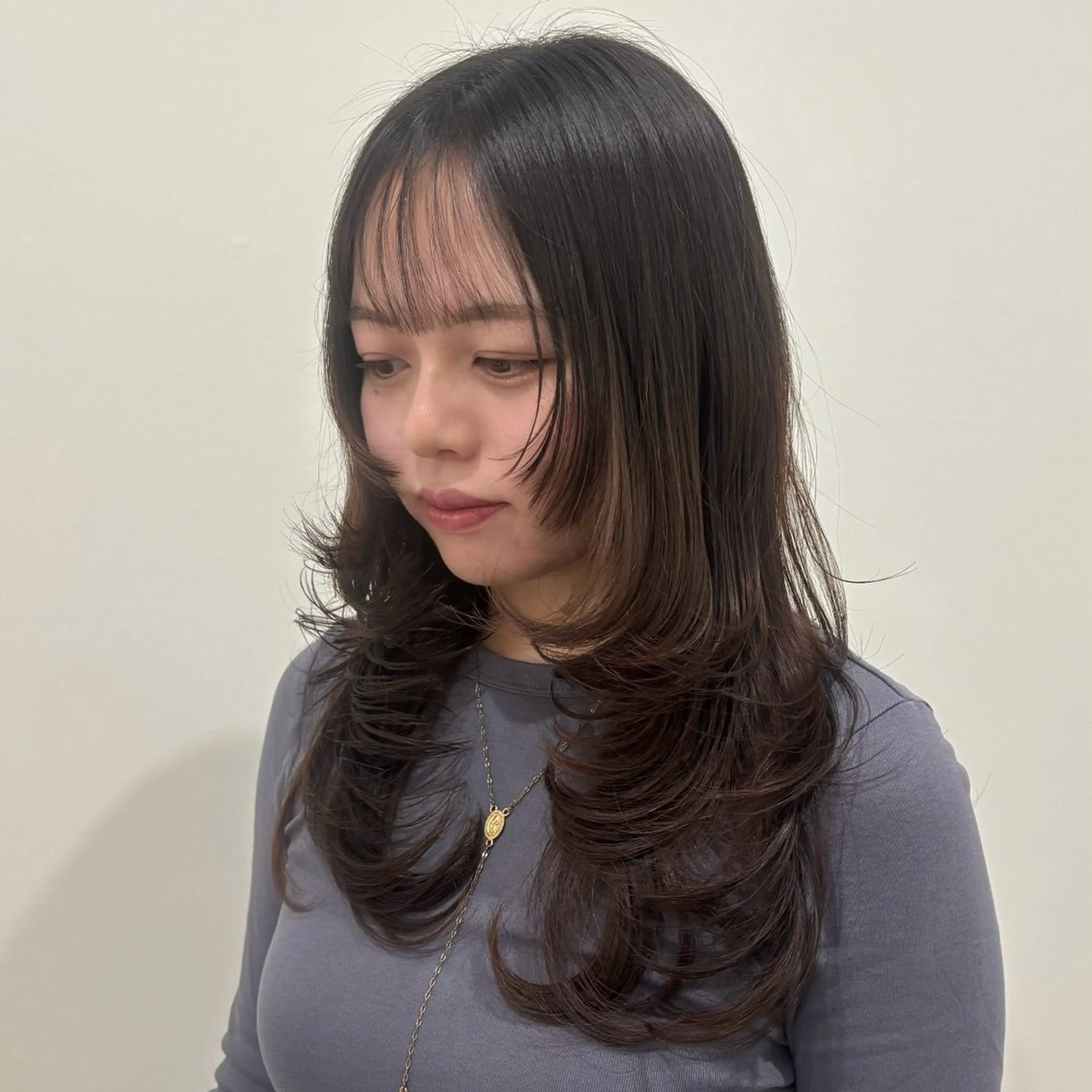 セミロング レイヤーカット カット 美容室ORIKA AI レイヤーカットのヘアスタイル