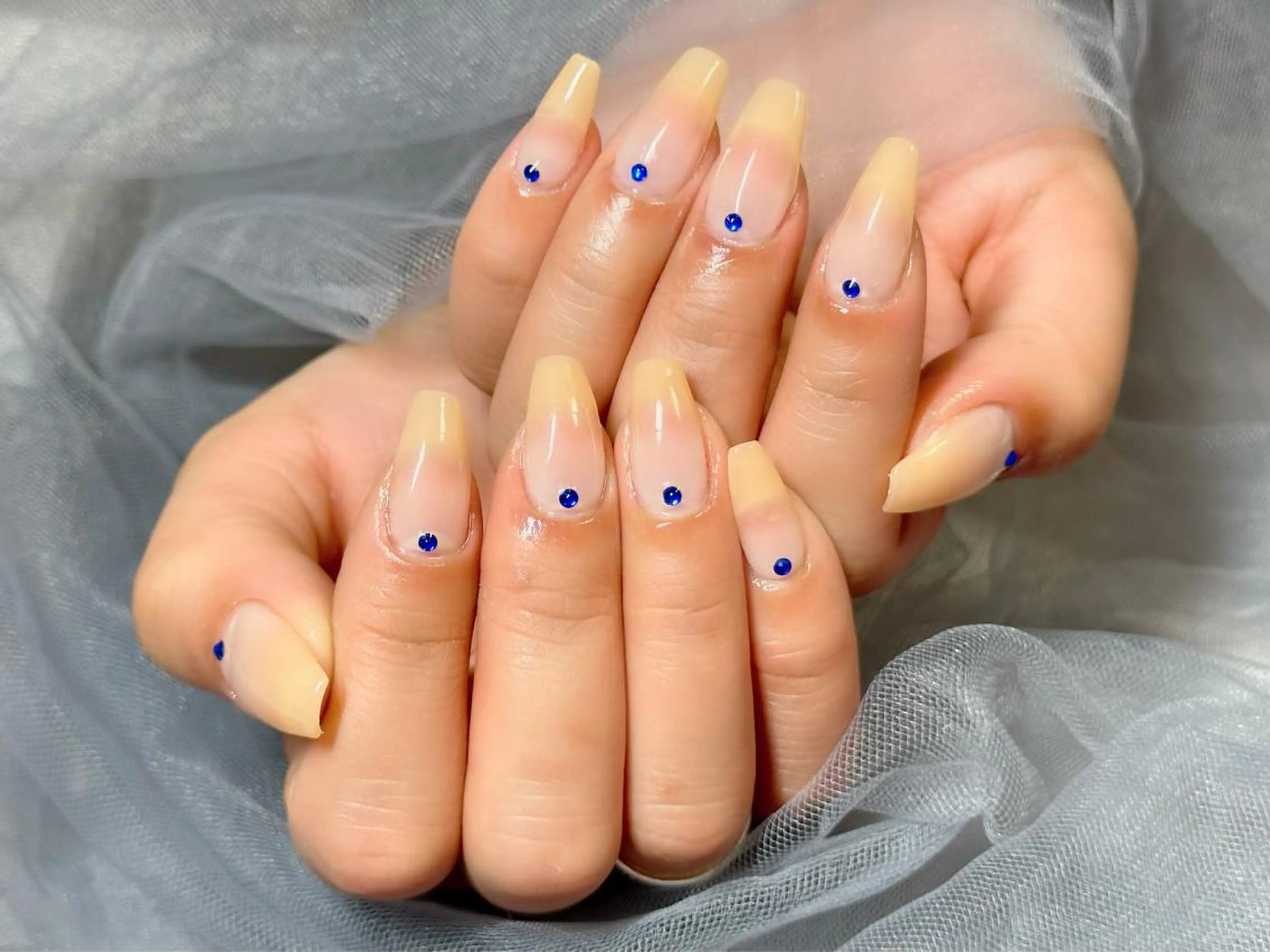 ネイル ブルー シンプルネイル ストーンネイル ハンドネイル Nail Salon KURELLYのネイルデザイン