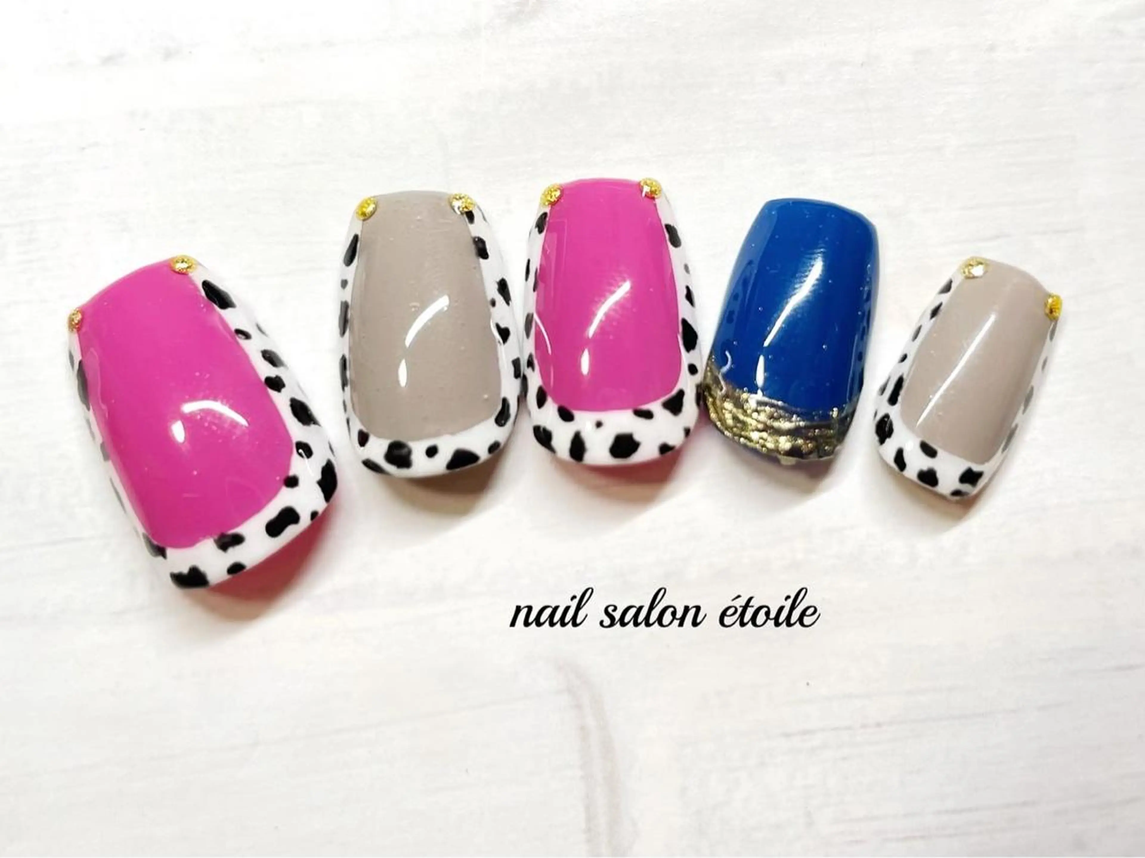 ネイル アニマル柄 ジェルネイル ミラーネイル ピンク スクエアネイル ハンドネイル nail salon étoileのネイルデザイン