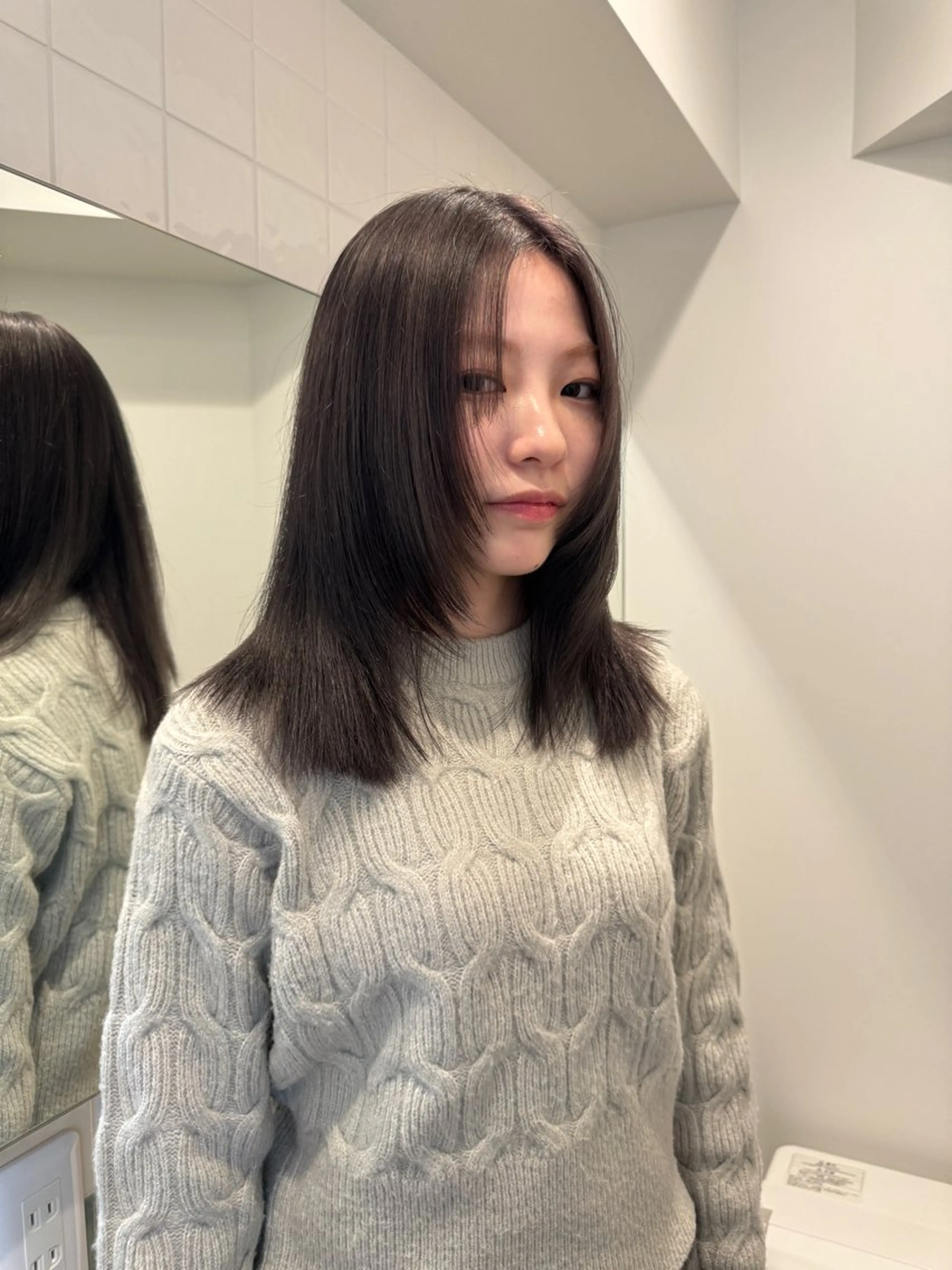 ミディアム カラー ヘアカラー トリートメント 切りっぱなしボブ レイヤー/縮毛矯正のヘアスタイル