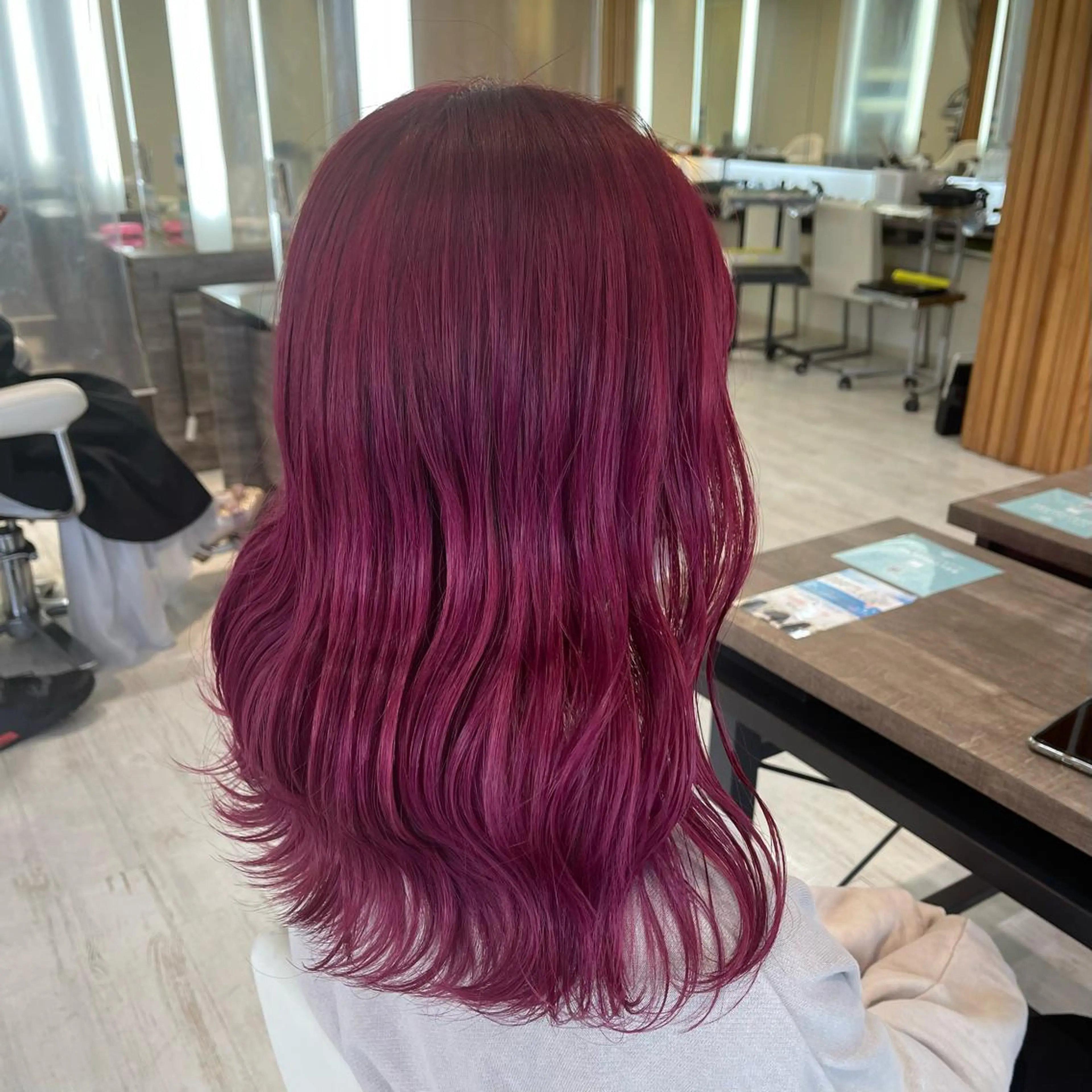 ミディアム カラー ヘアカラー デザインカラー、艶髪 大塚　耕平のヘアスタイル