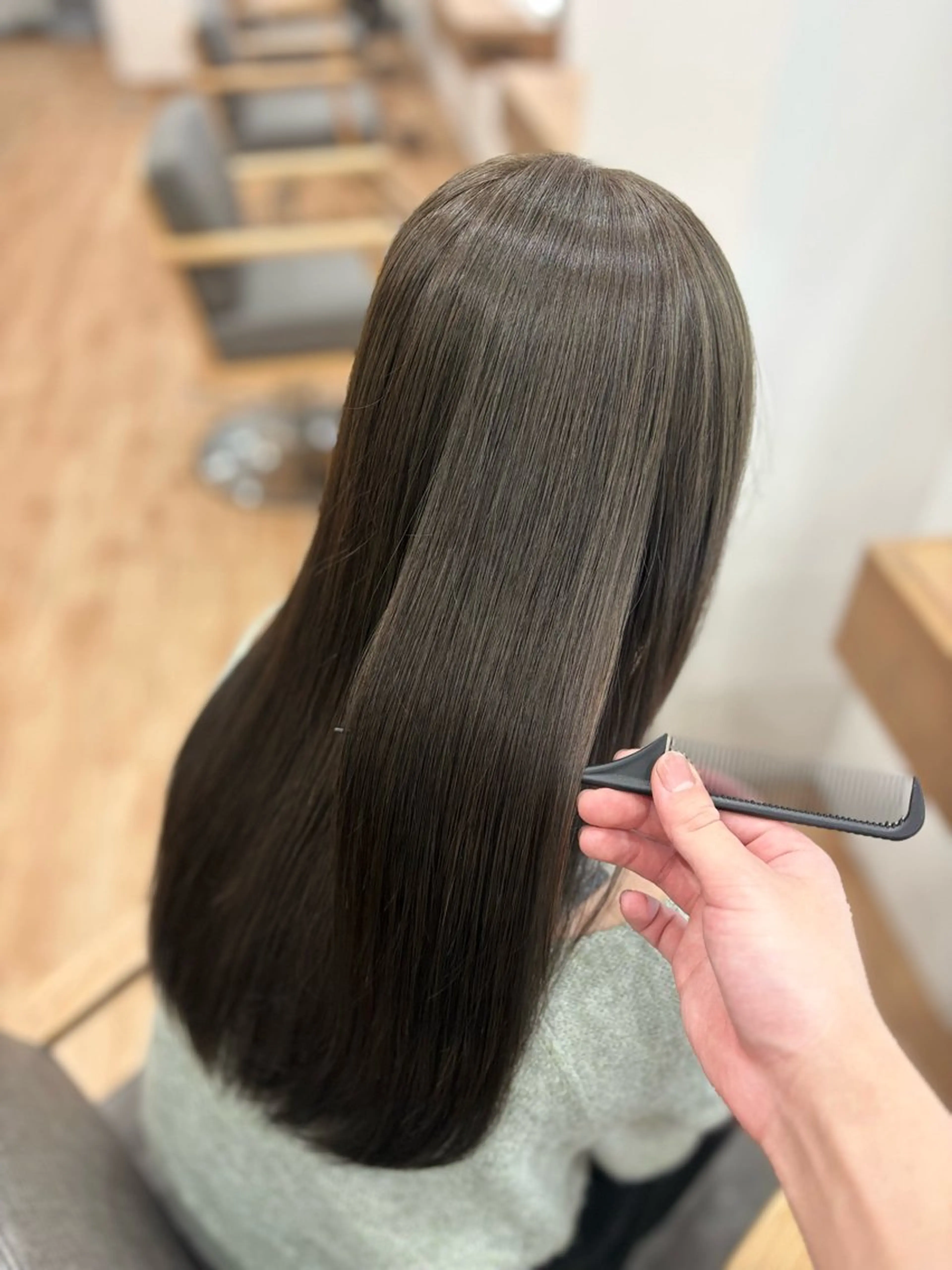 ロング カラー ベージュカラー 透明感カラー オリーブベージュ little syotaroのヘアスタイル