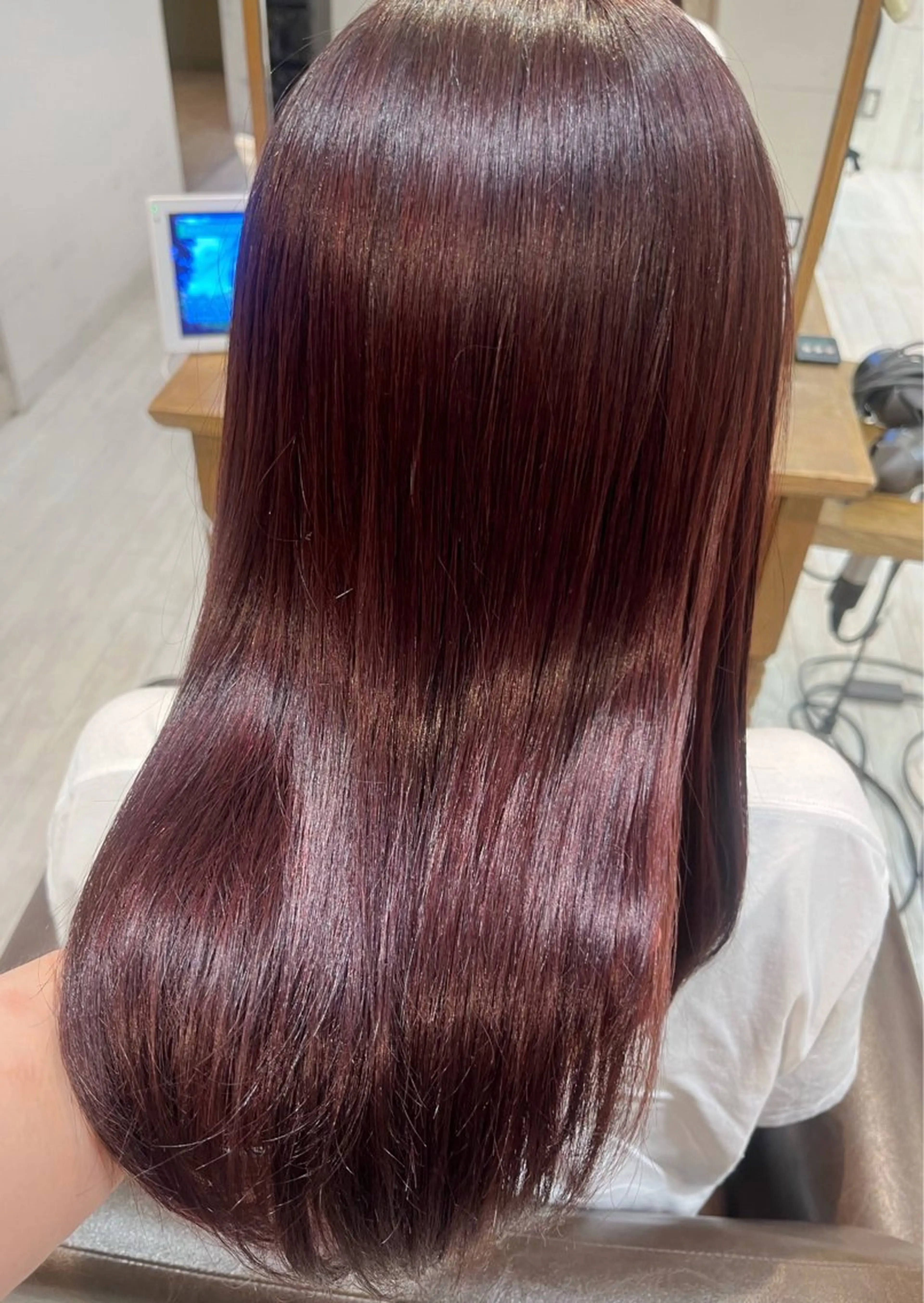 セミロング カラー ブリーチ ボルドーカラー ブリーチなしカラー 【韓国ヘア×透明感 カラー】笹谷 莉未のヘアスタイル