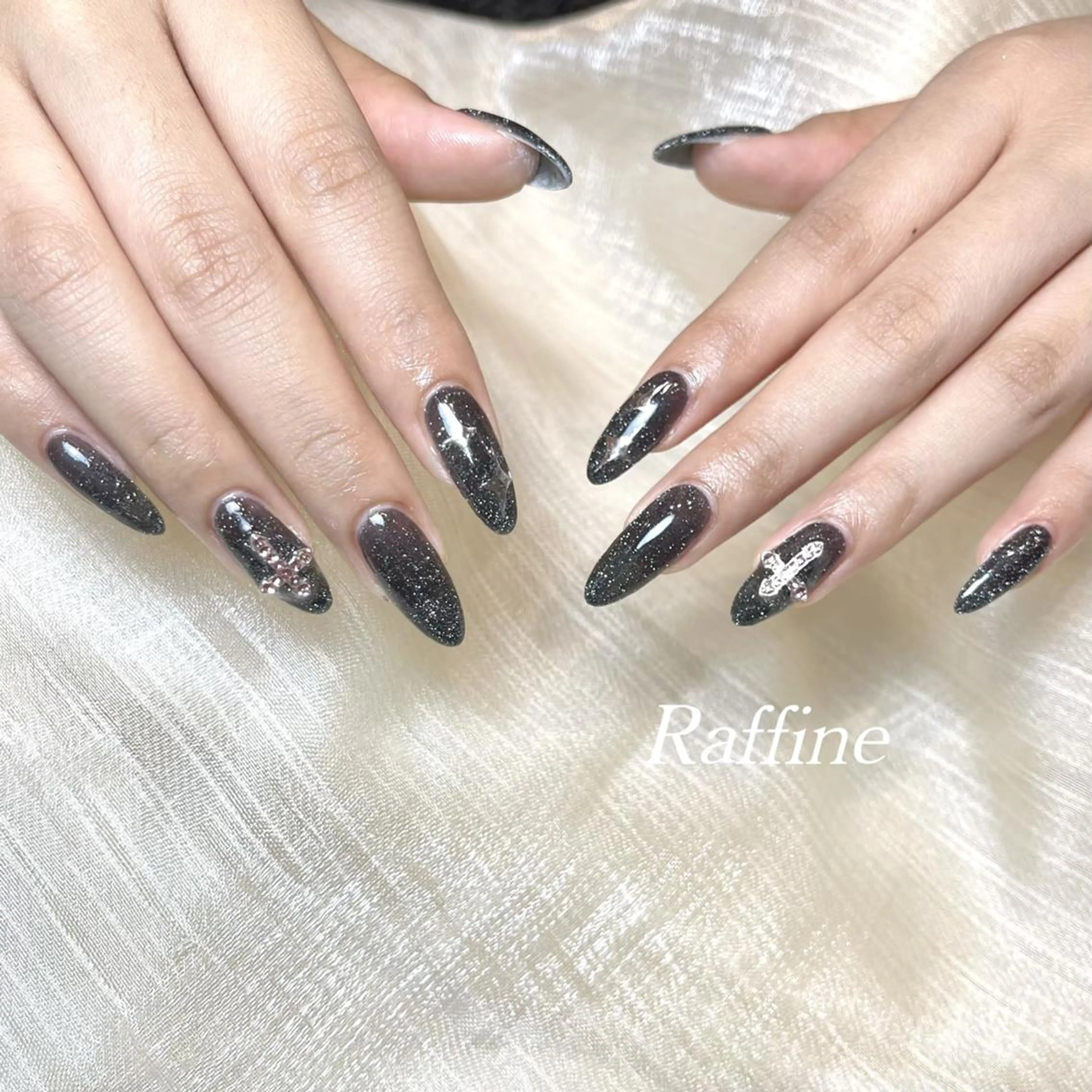 ネイル RAFFINE haru🦋🩵のネイルデザイン