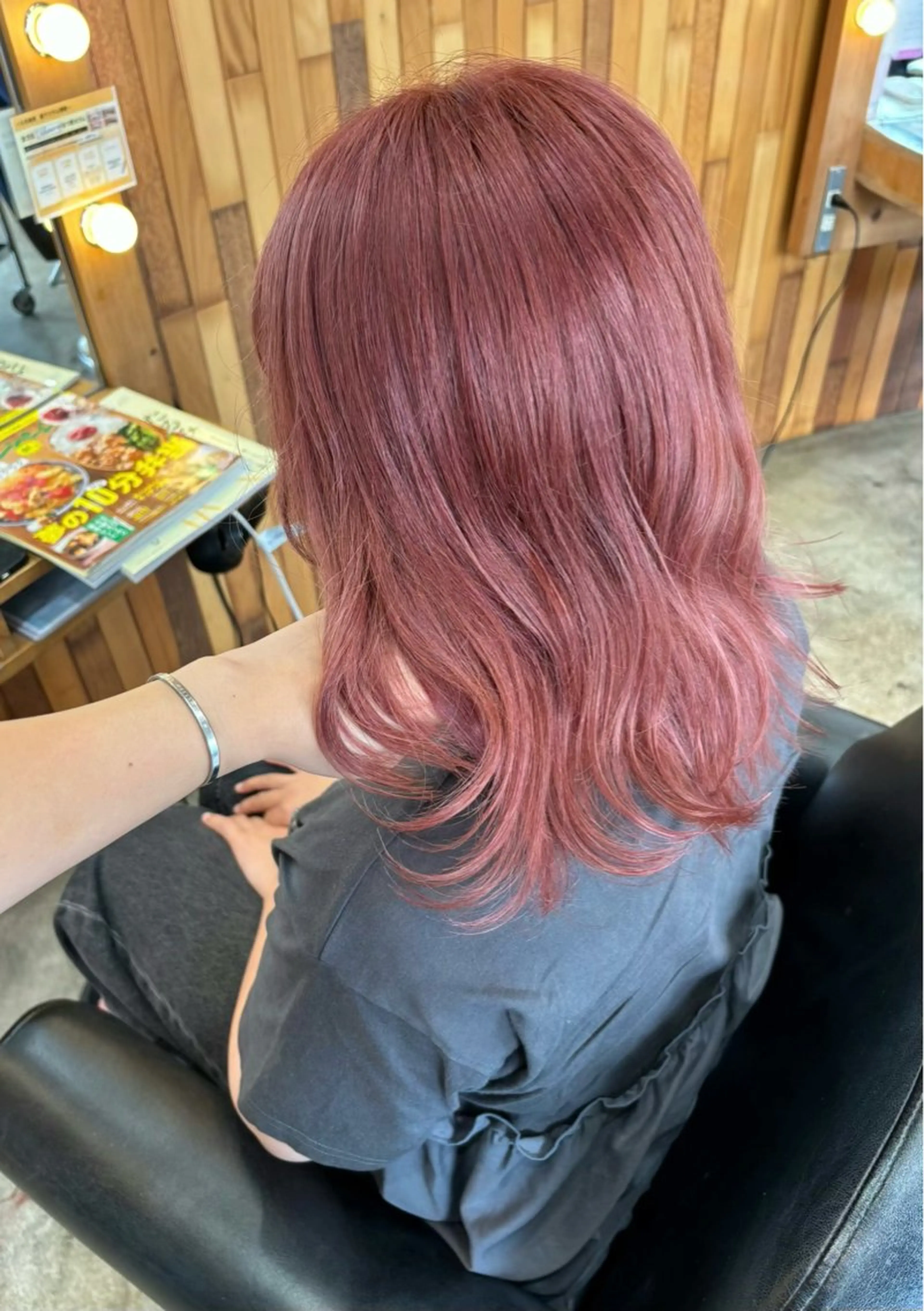 ミディアム カット ヘアカラー TAKAHASHI REIKAのヘアスタイル