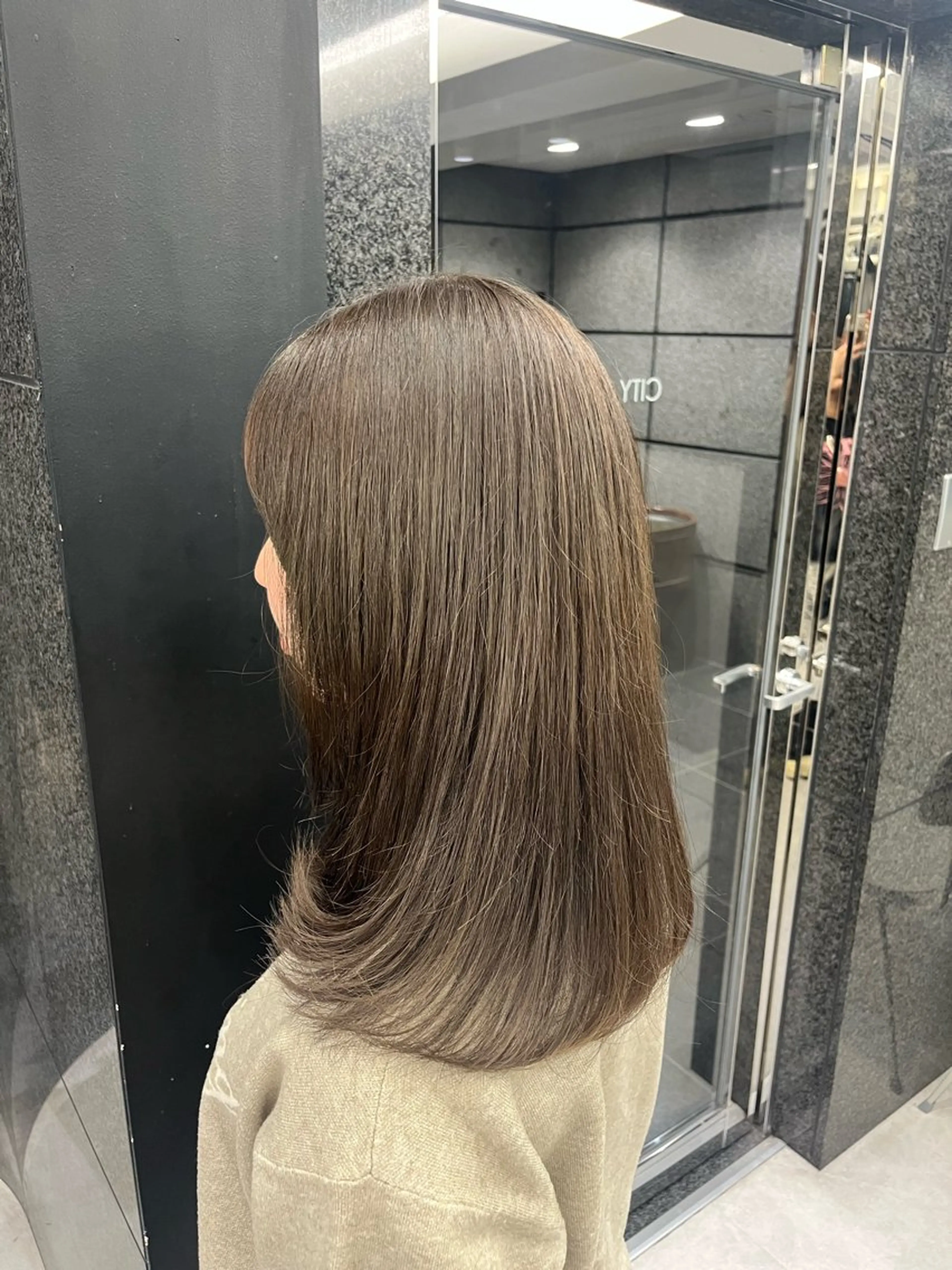 ミディアム 暖色カラー/パラッと Bob/モエのヘアスタイル