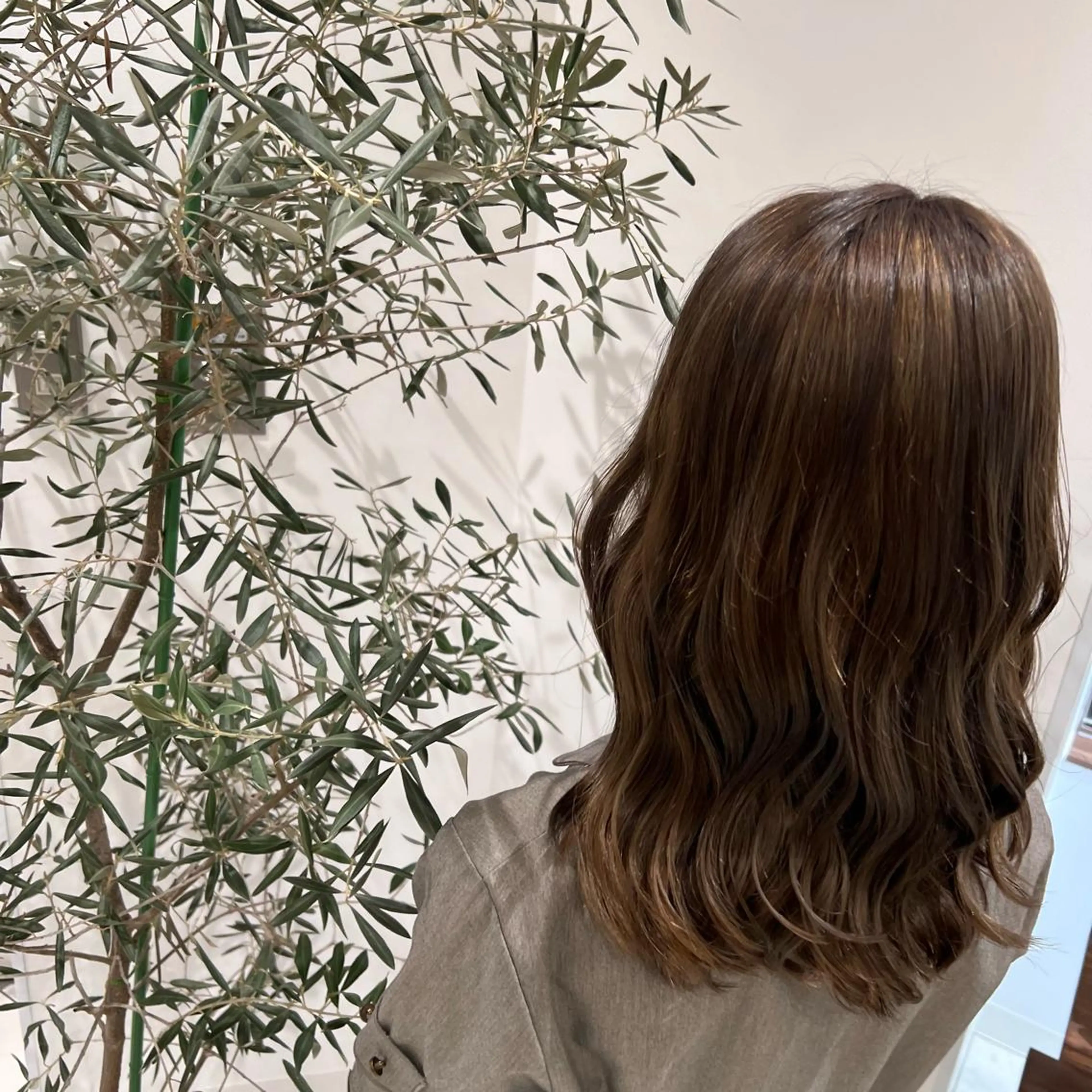 セミロング カラー ヘアアレンジ 小白井 由美のヘアスタイル