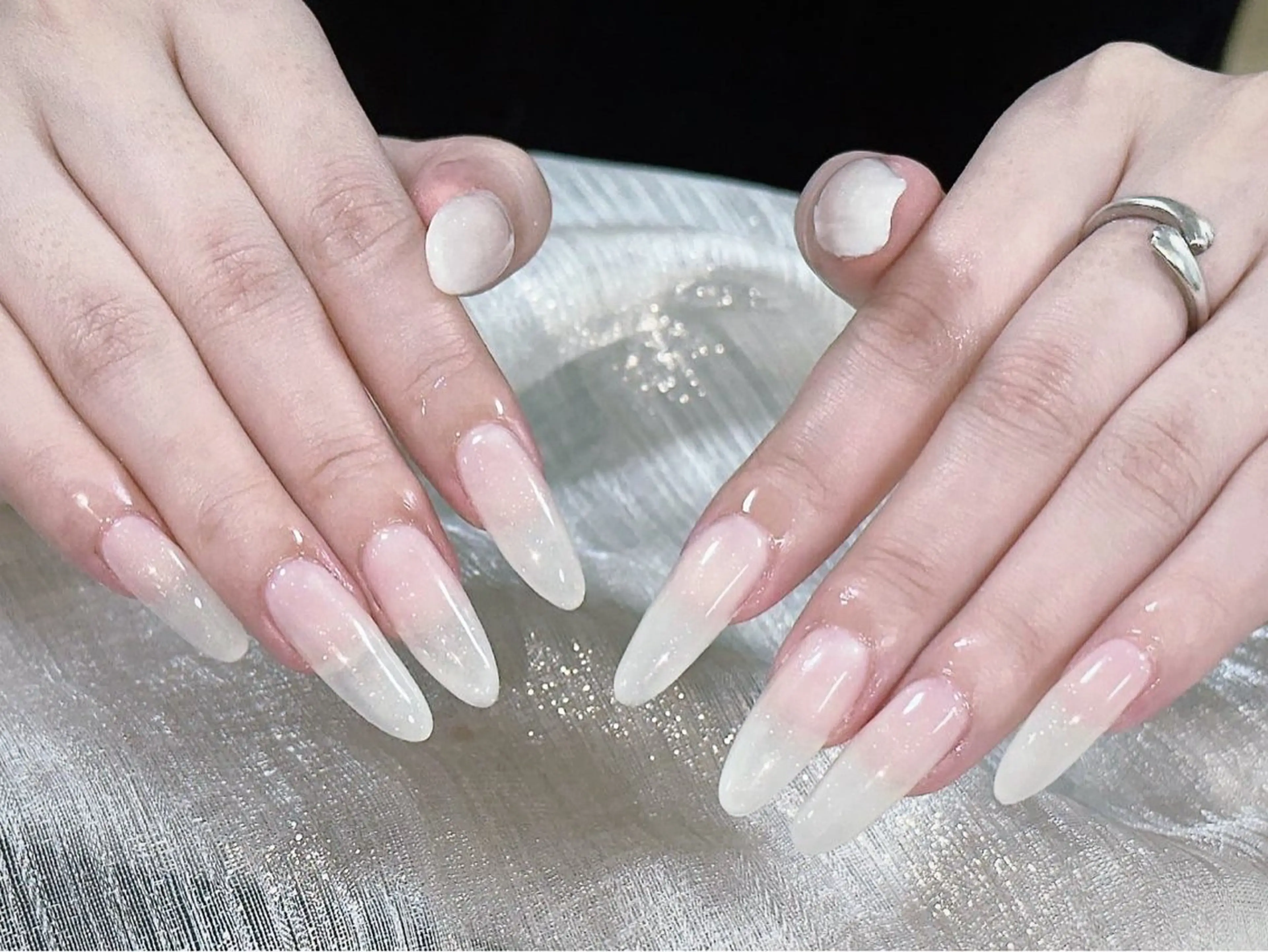 ネイル 長さ出し フレンチネイル グラデーション ラメ(グリッター) ラメグラデーション ハンドネイル ハンドケア 💕Dreamy KIYO💕のネイルデザイン