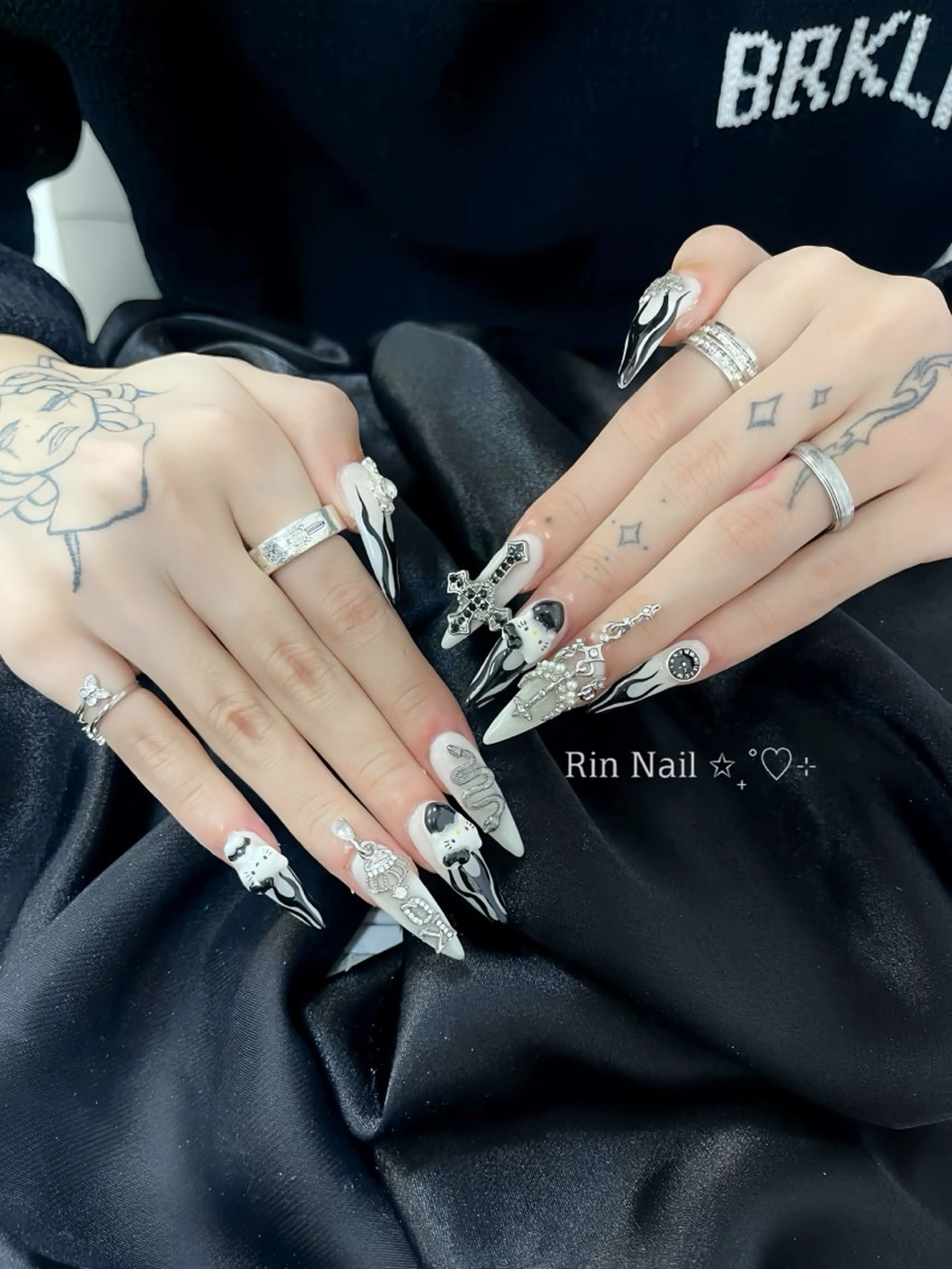 ネイル アートネイル チークネイル ジェルネイル ロングネイル マグネットネイル ハンドネイル Rin Nail 新大久保店のネイルデザイン