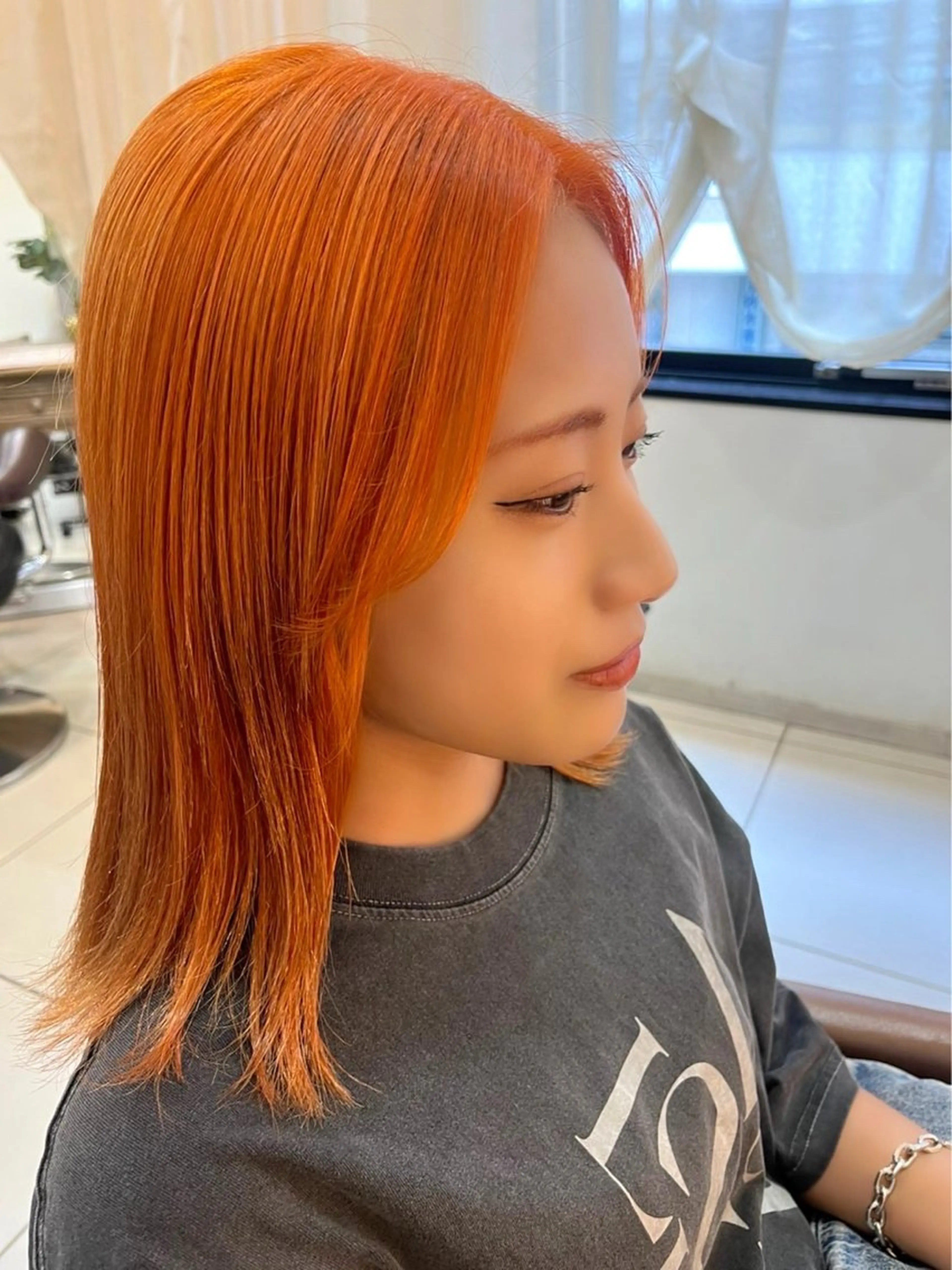 ミディアム ヘアカラー 羽エクステ🩷 🤍まき🤍のマツエク・マツパデザイン