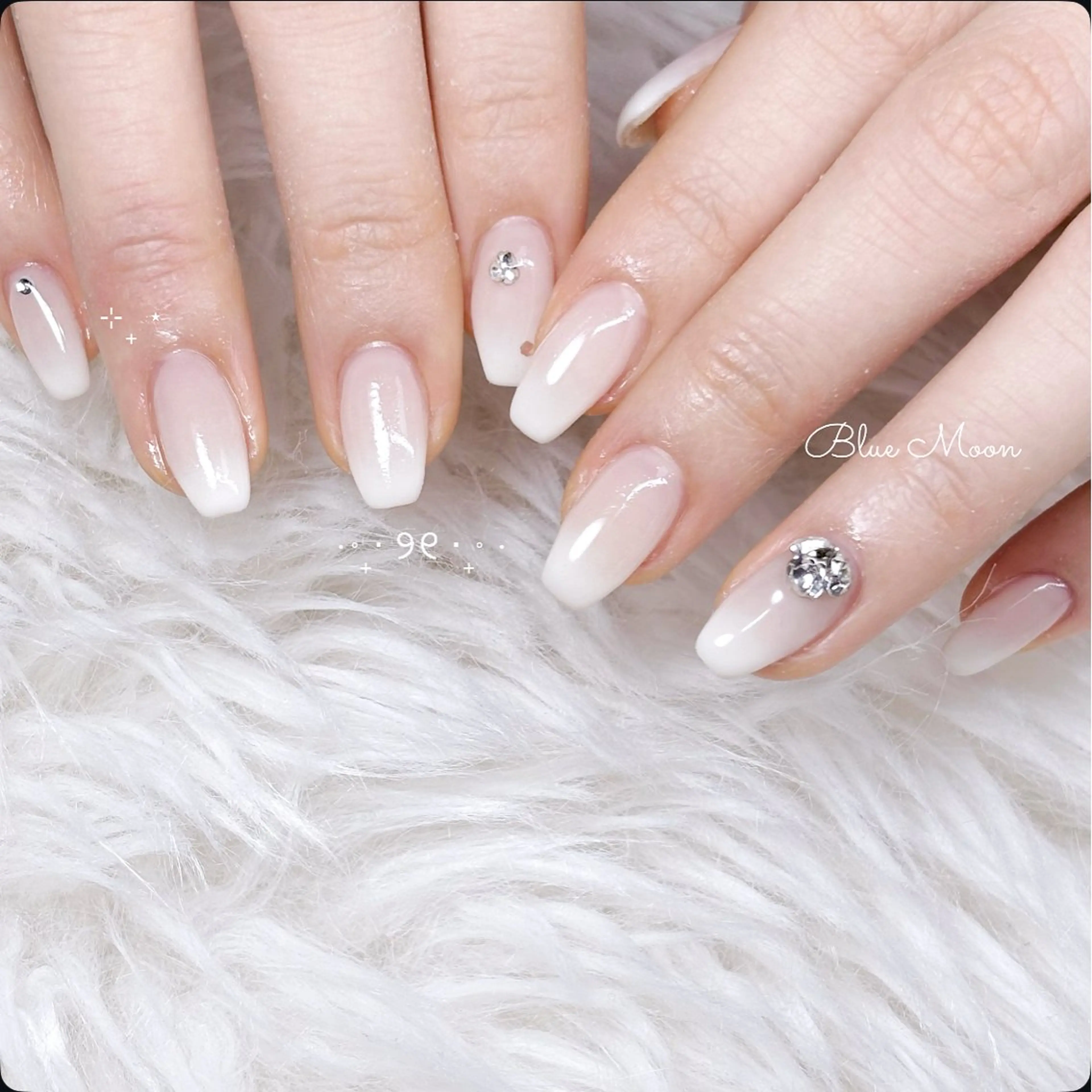 ネイル ストーンネイル ハンドネイル ハンドケア nail salon Blue Moonのネイルデザイン