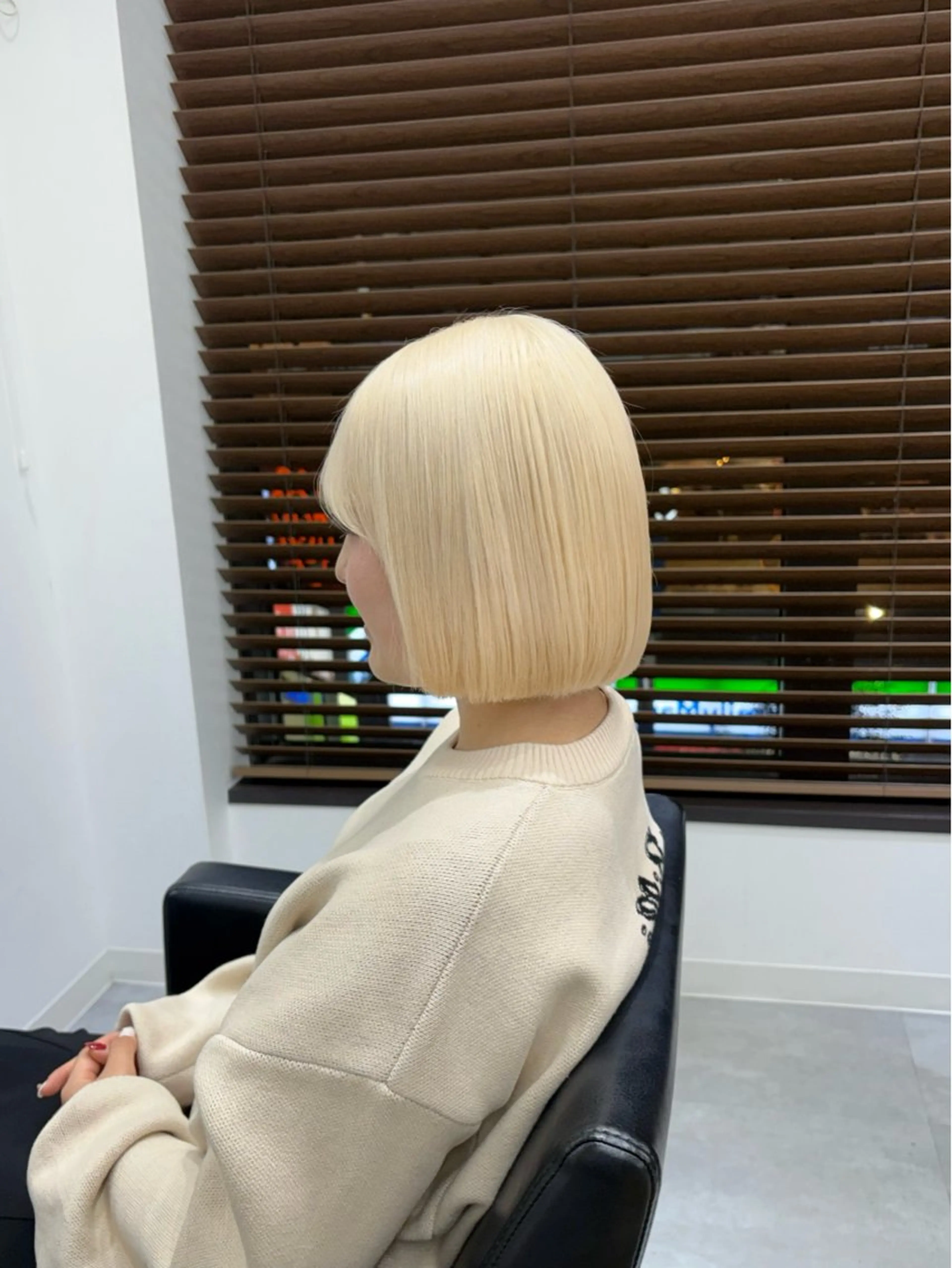 ショート カラー ブリーチ 抜きっぱなしブロンド ヘアカラー ENA💗NEXT /ハイトーンエクステのヘアスタイル