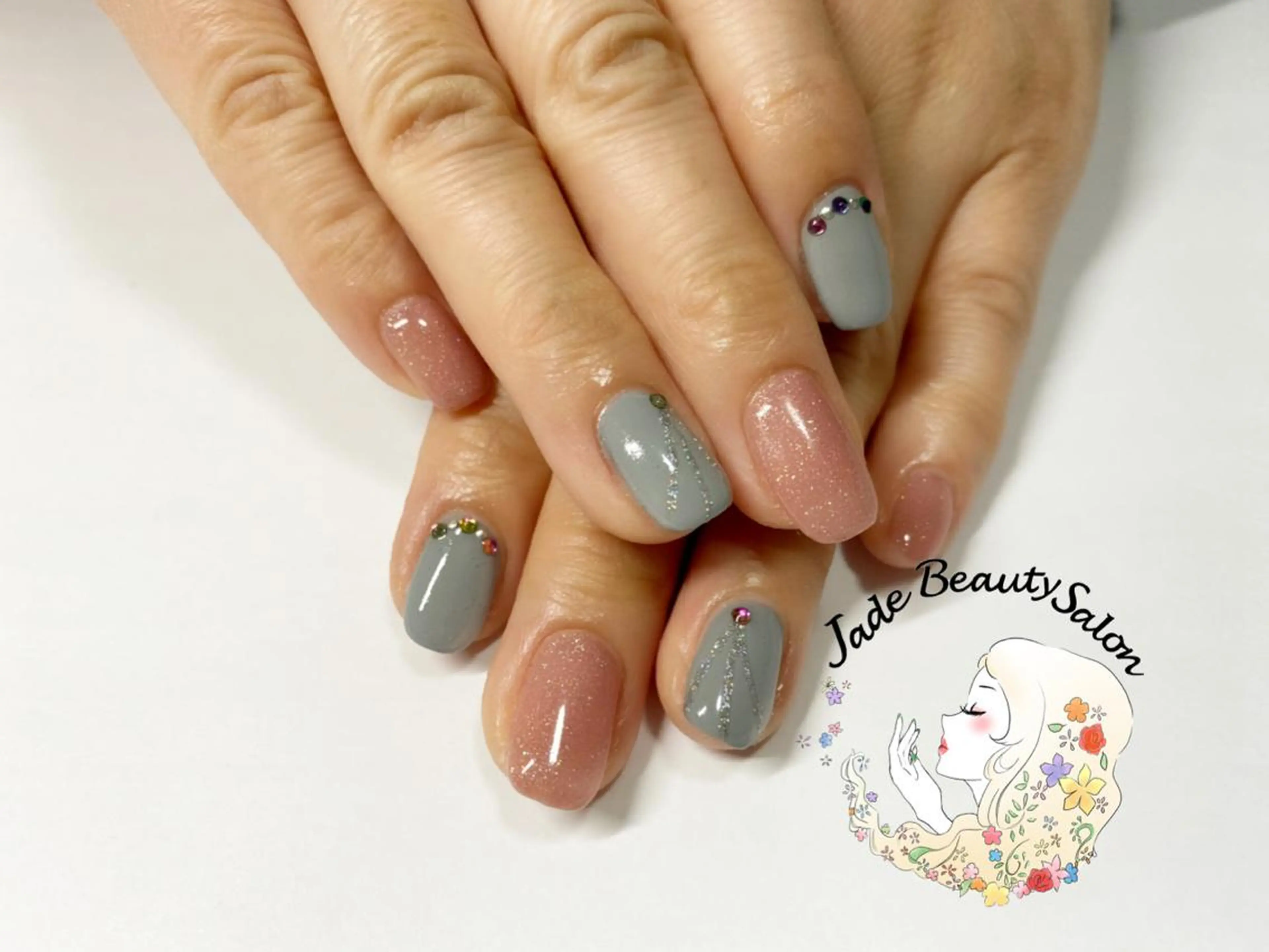 ミディアム ネイル シンプルネイル JadeBeauty Salonのネイルデザイン