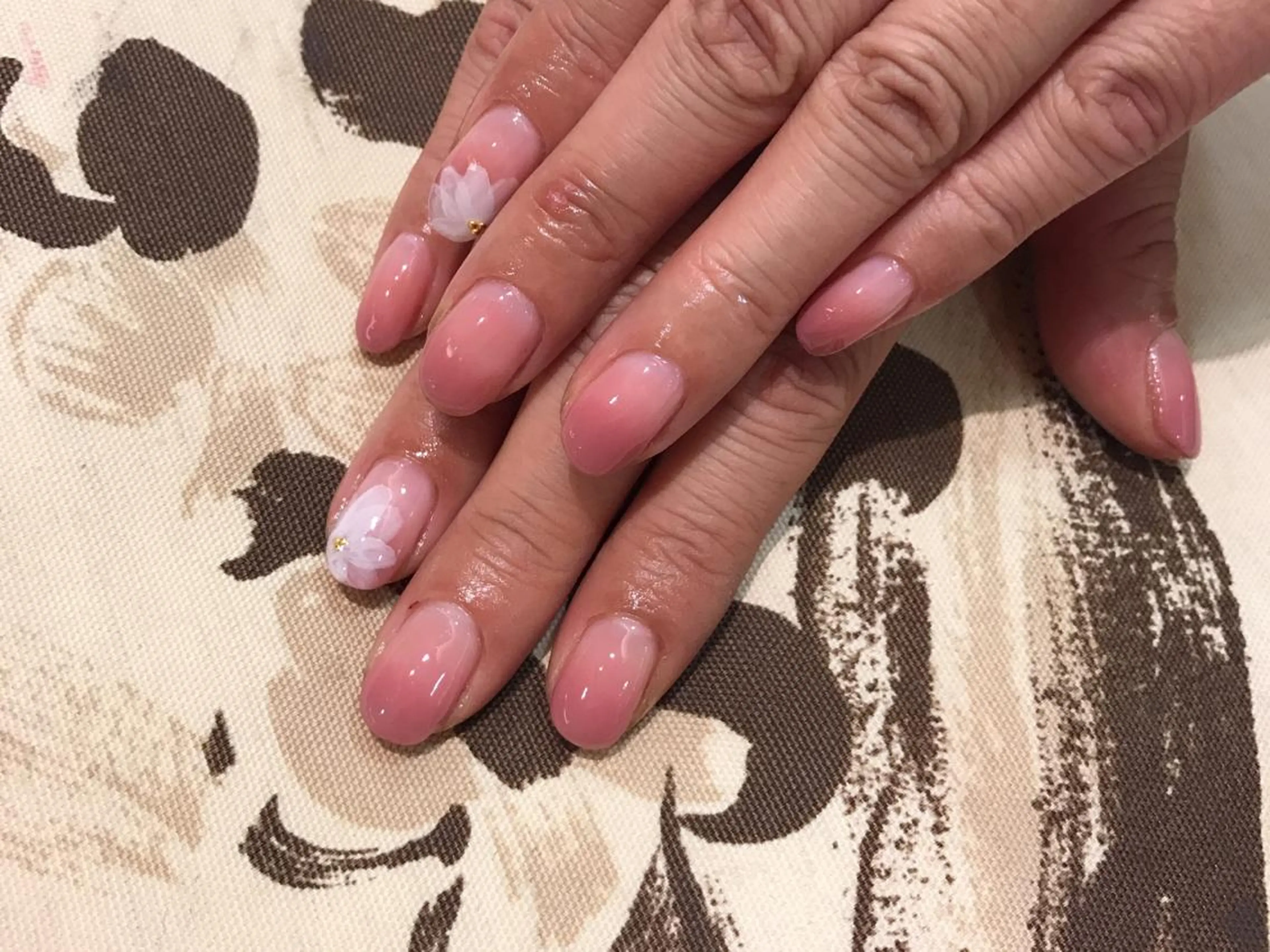 ネイル アートネイル フラワーネイル グラデーション ハンドネイル 中川 愛理のネイルデザイン