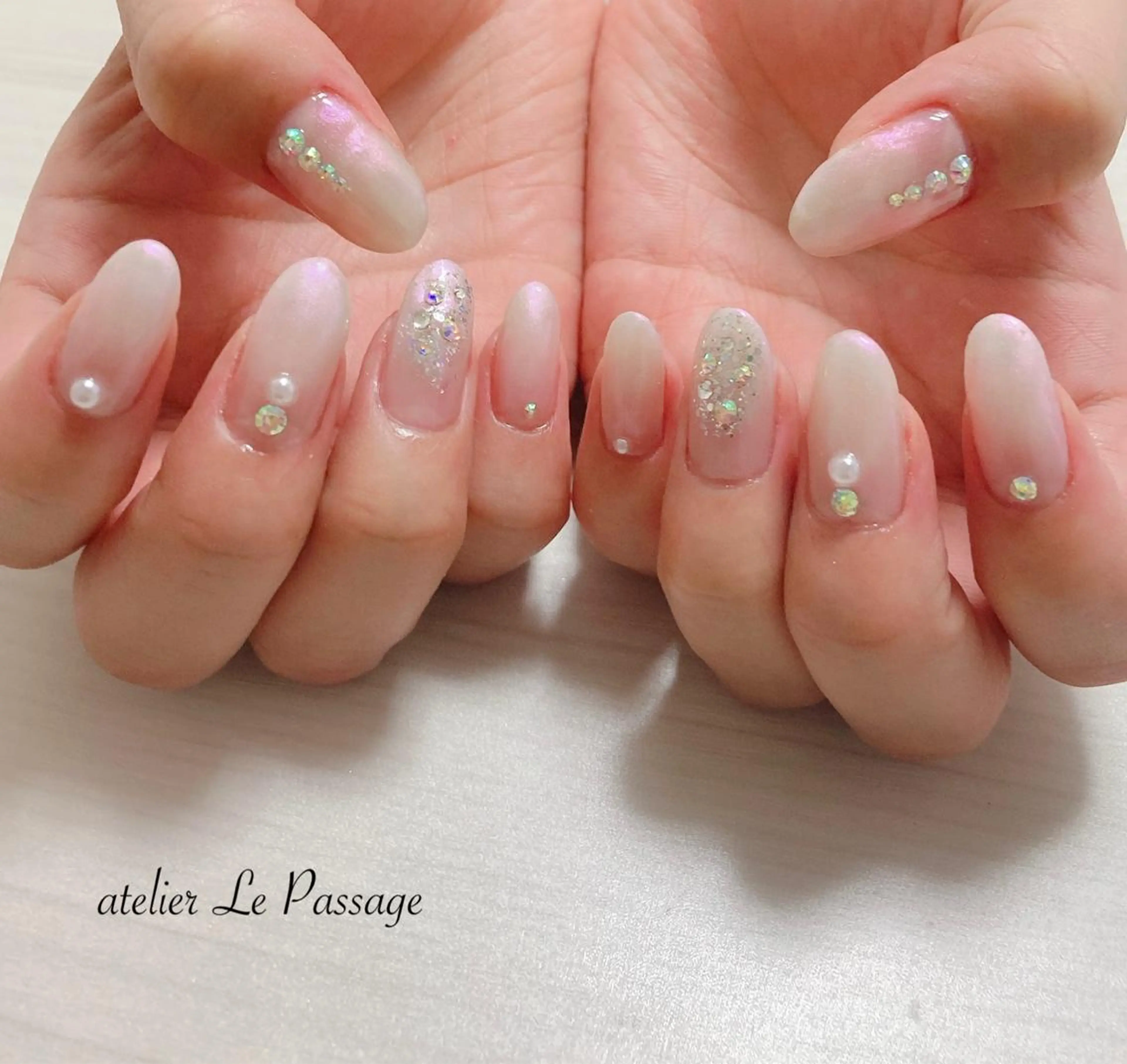 ネイル ジェルネイル グラデーション キラキラネイル ラメ(グリッター) オフィスネイル h nakatsukaのネイルデザイン