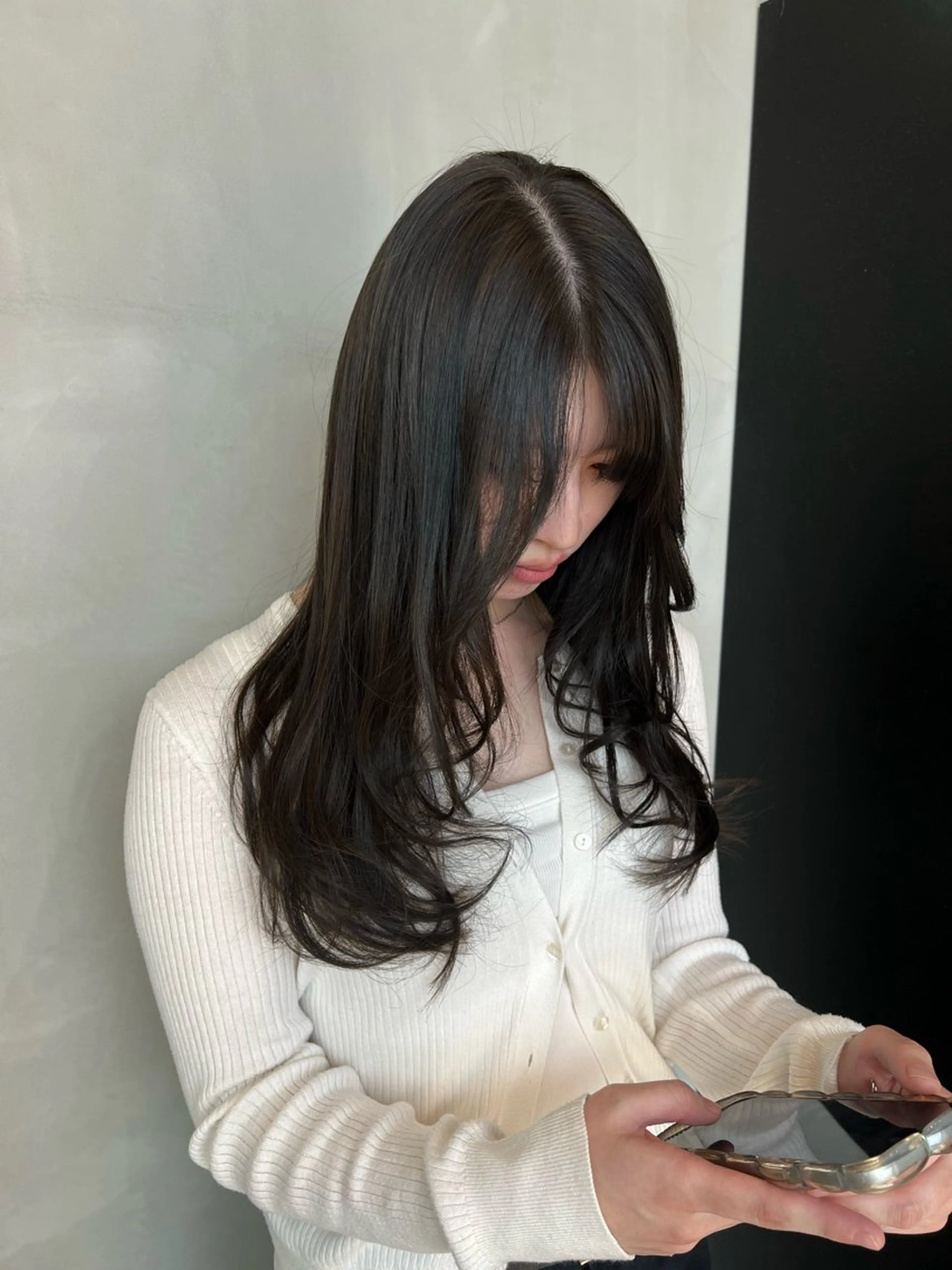 ロング カラー アッシュ アッシュグレー アッシュグレージュ 透明感カラー グレージュ ヘアカラー 栗原 波輝のヘアスタイル