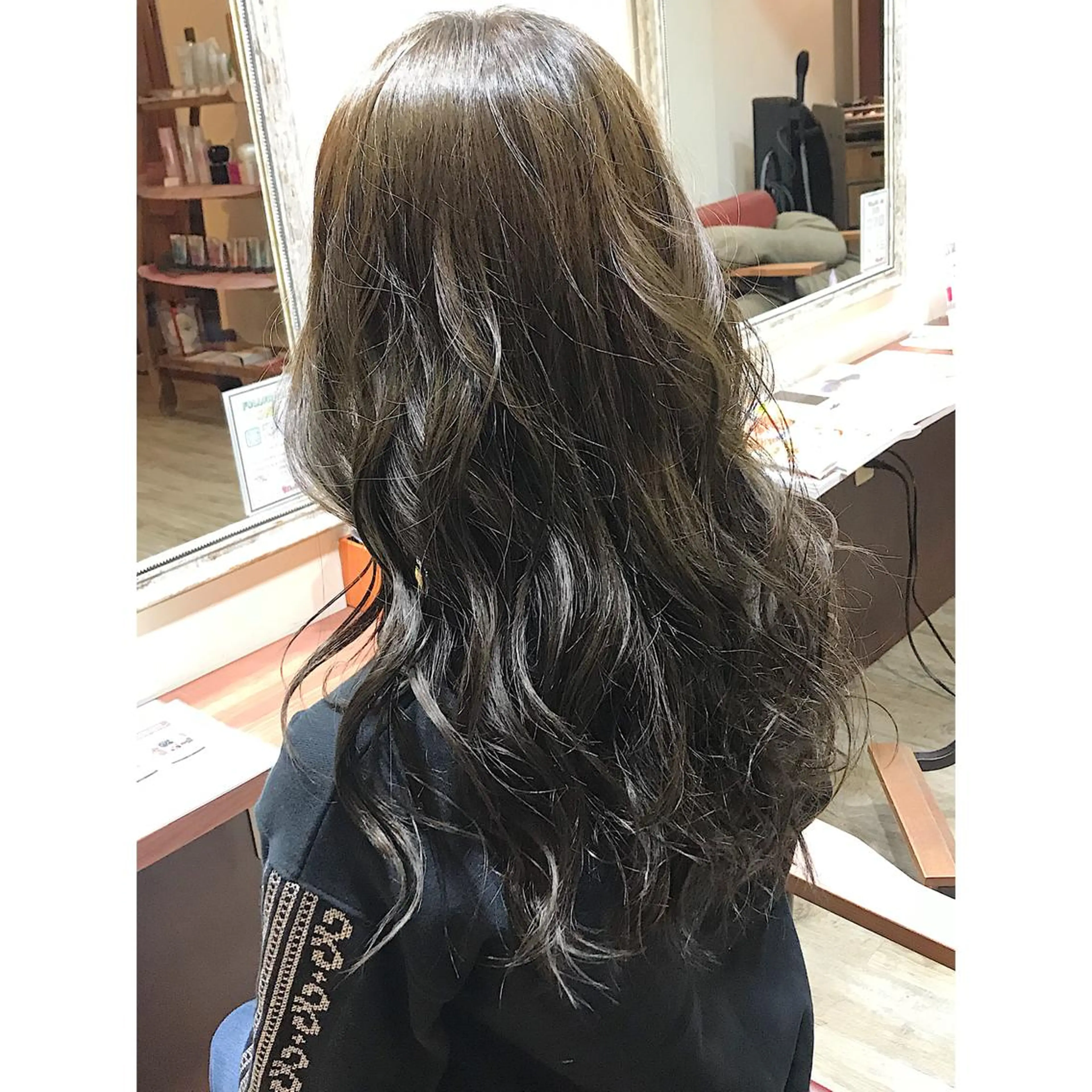 ロング カラー アッシュ ヘアカラー 松村 未央のヘアスタイル