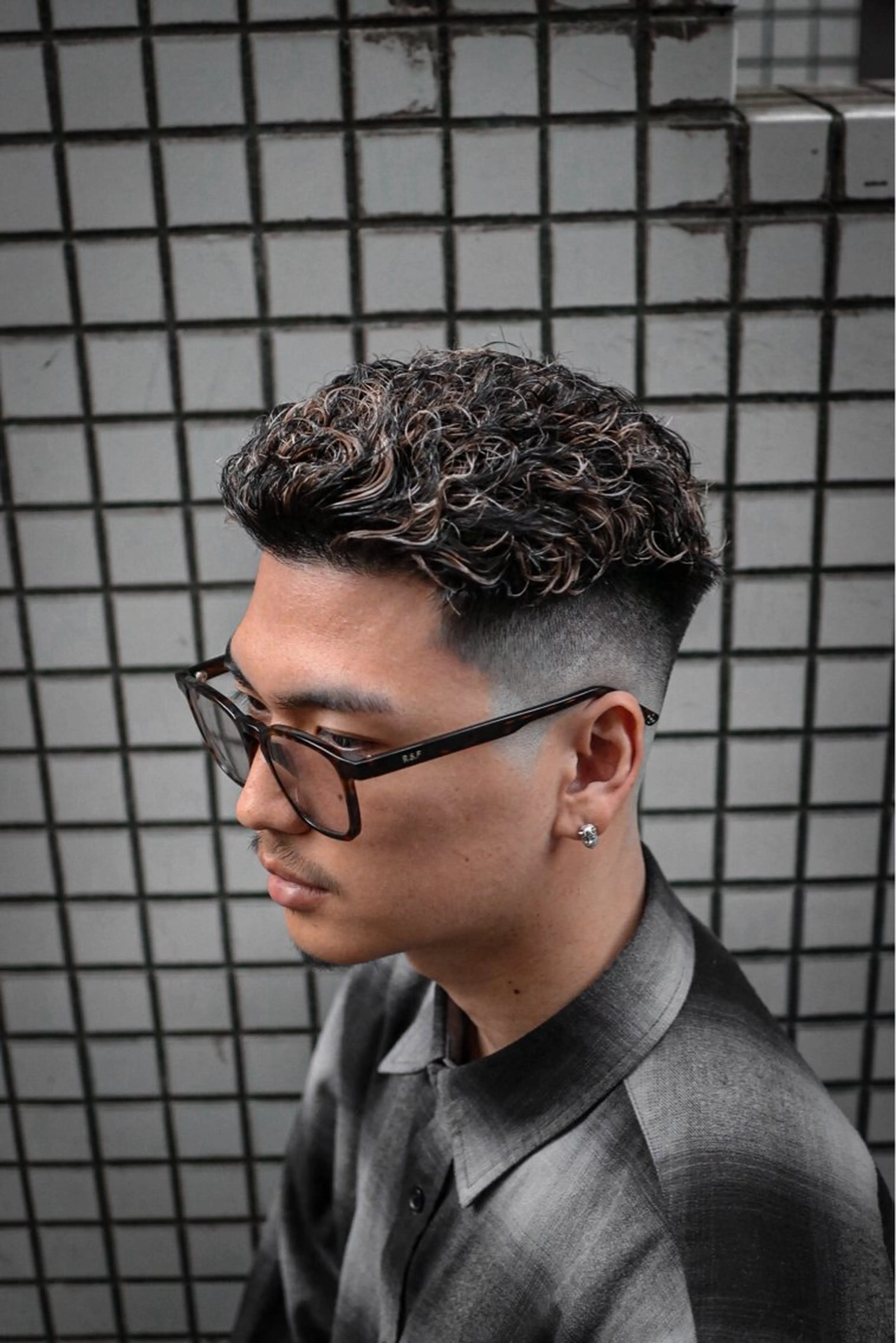 ショート カラー パーマ メンズ メンズブリーチ フェードカット カルマパーマ メンズメッシュ モヒカン 💈men's💈 satoru中目黒のヘアスタイル