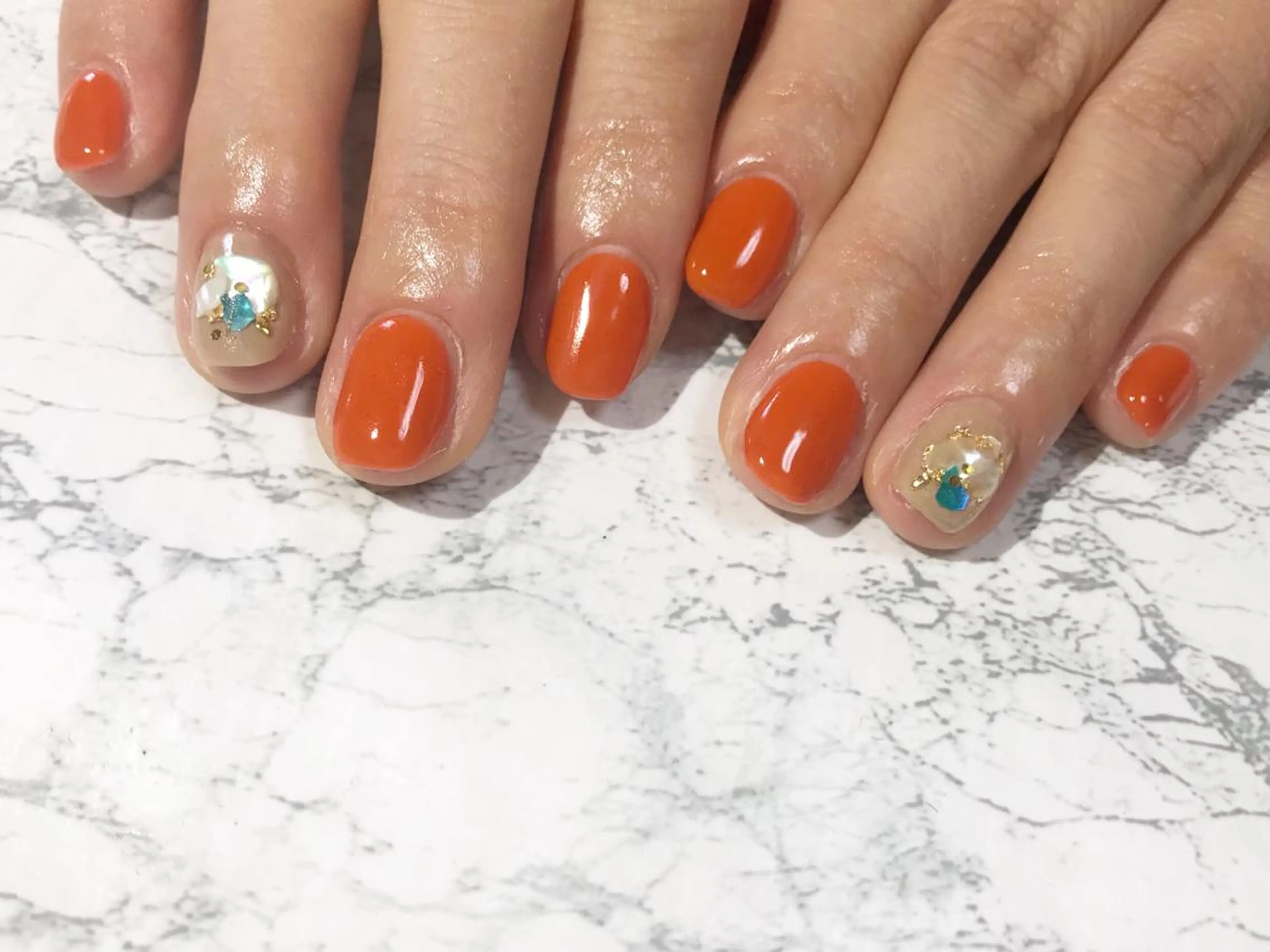 ネイル フットネイル ニュアンスネイル オレンジ シンプルネイル 春ネイル ハンドネイル ネイル フフラ所属・nail fufla ♡yamane♡のネイルデザイン