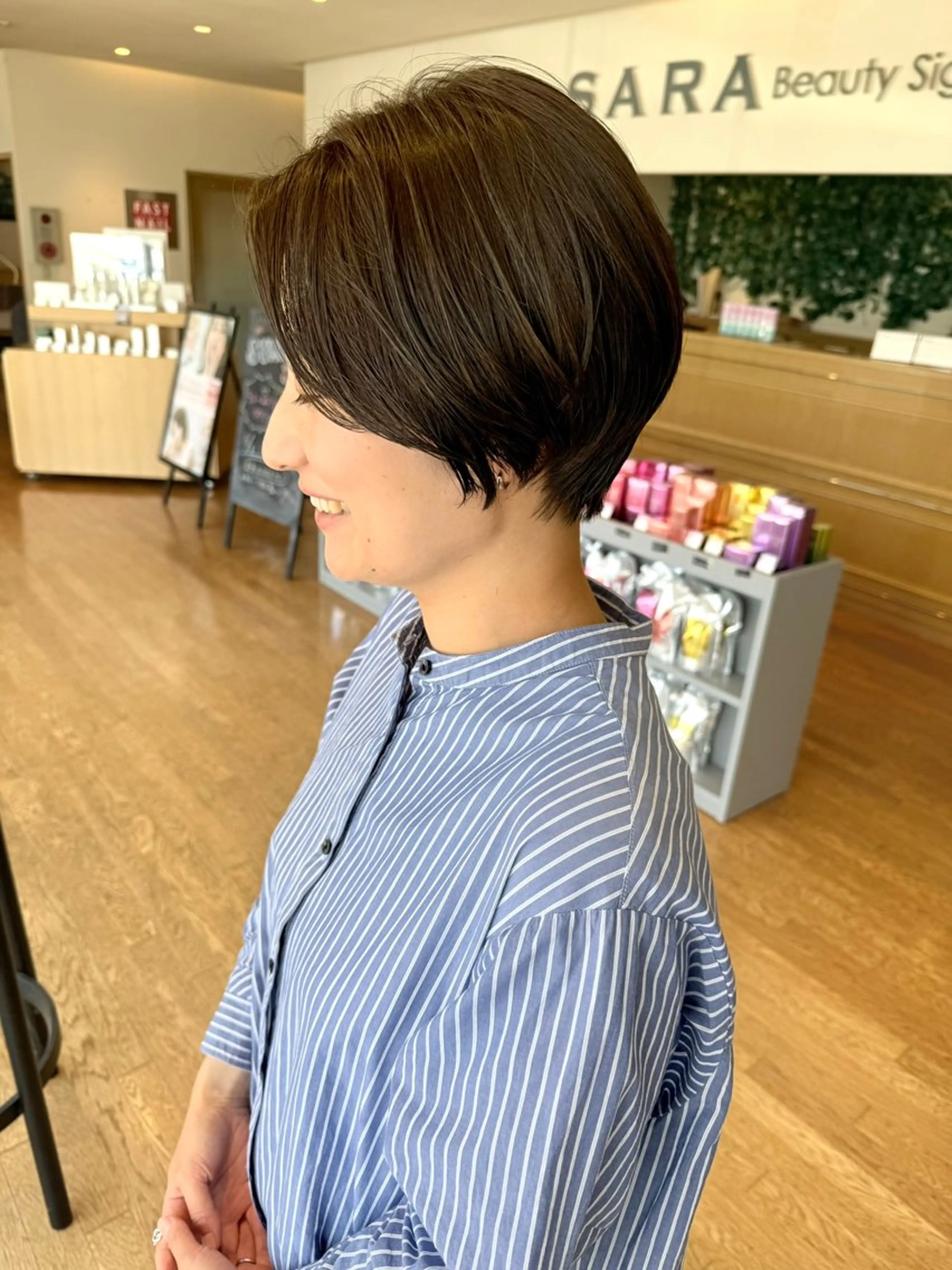 髪質や骨格に合わせた似合わせカットと艶カラーのクーポン！季節や肌色に合わせた”あなたに似合う”色をご提案します。の写真