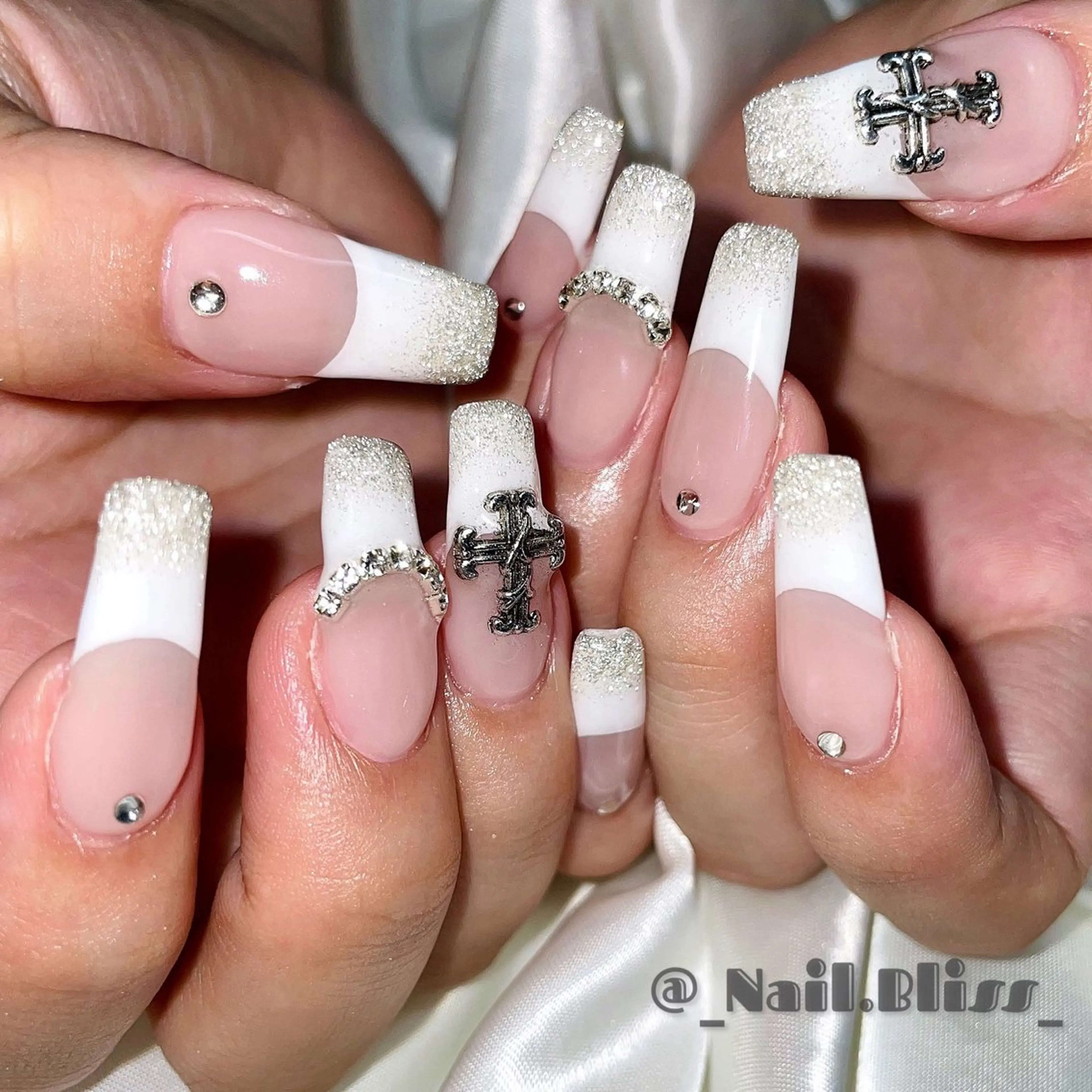 ネイル フラッシュネイル フレンチネイル 持ち込み ハンドネイル NAIL BLISSのネイルデザイン