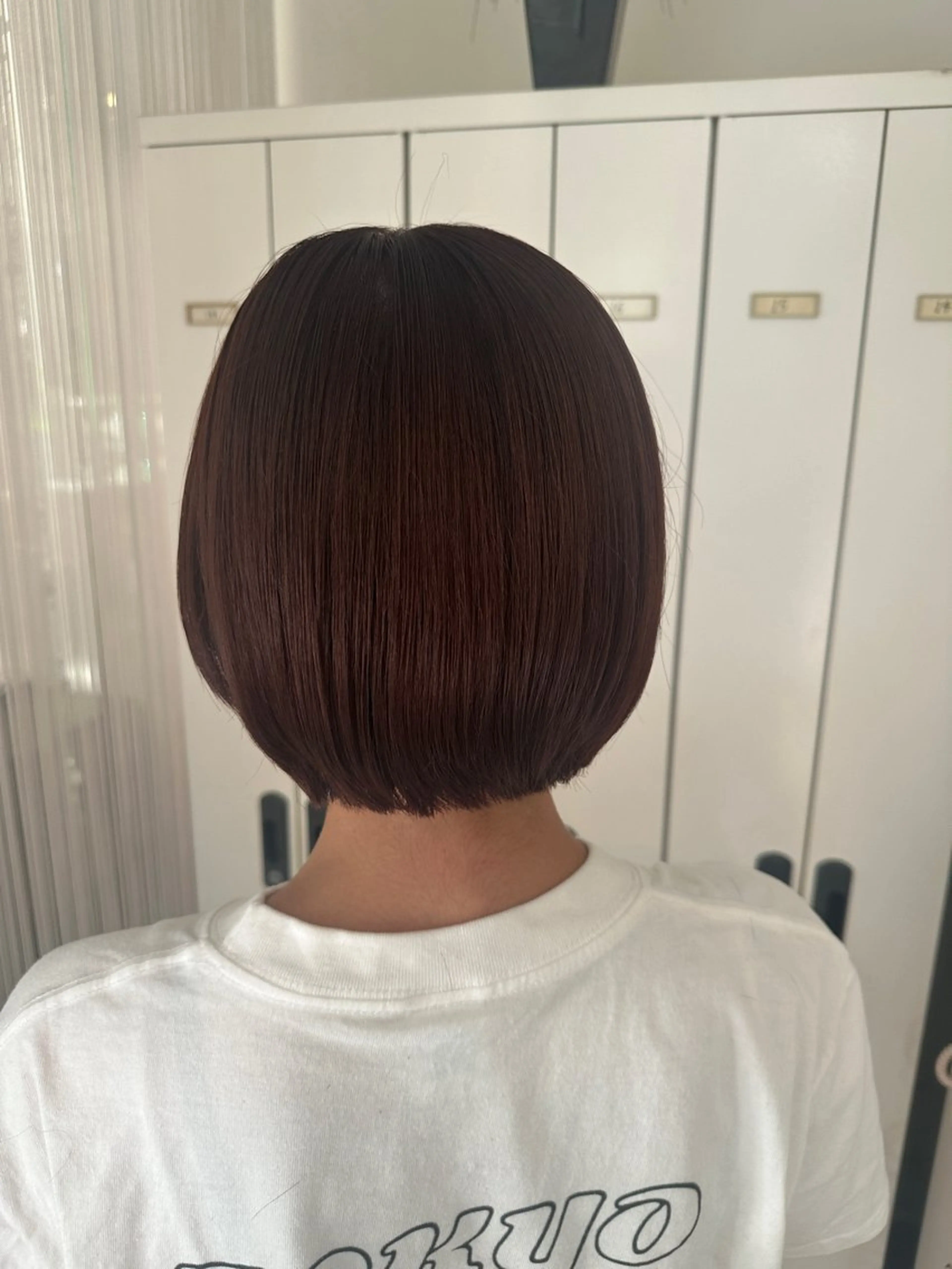 ミディアム レイヤー 艶々カラーのヘアスタイル