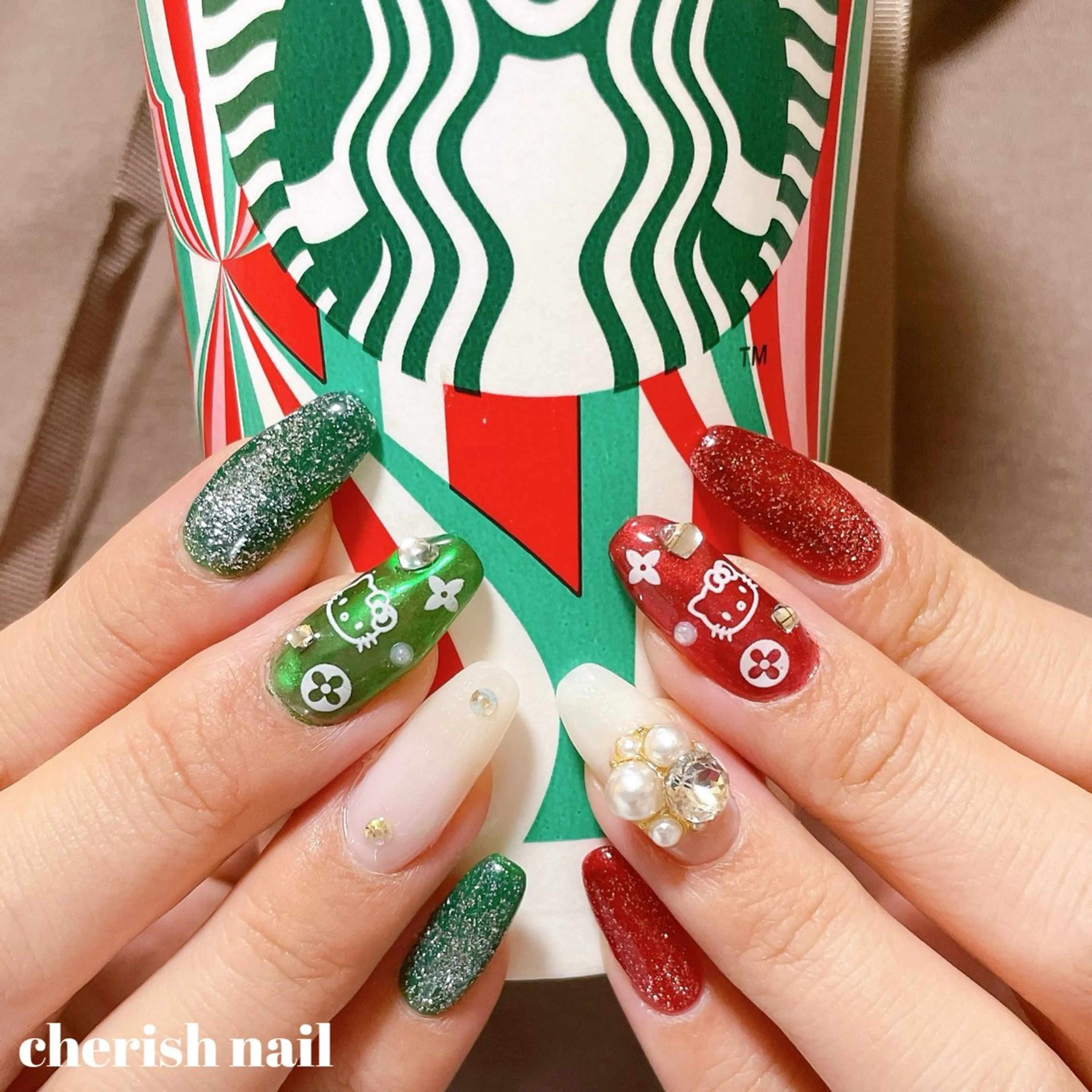 ネイル マグネットネイル ミラーネイル 冬ネイル クリスマス ハンドネイル cherish nailのネイルデザイン