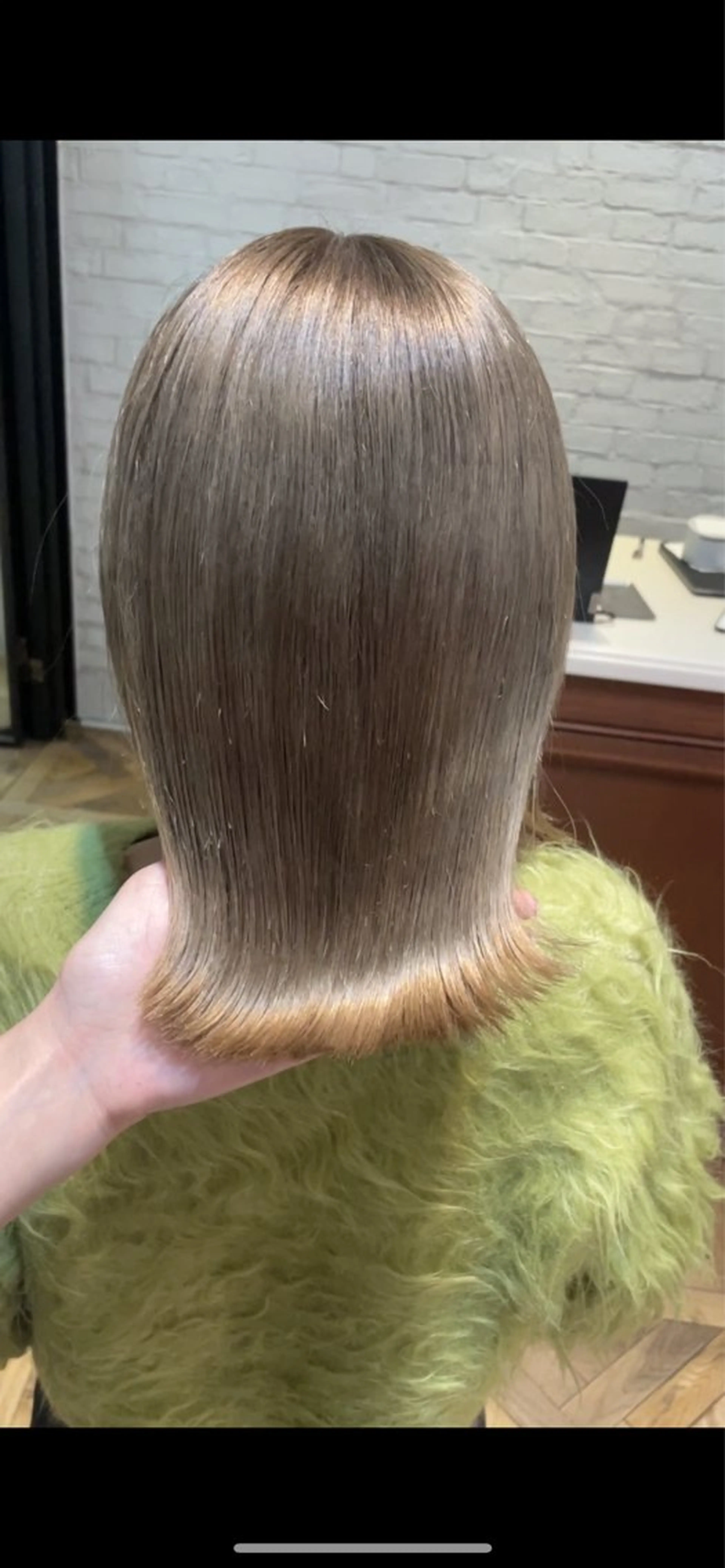 ミディアム カラー ベージュカラー ブロンド グレージュ シルバー シルバーベージュ カット ヘアカラー トリートメント BEBE所属・ご新規様限定 透明感カラーKANAのヘアスタイル