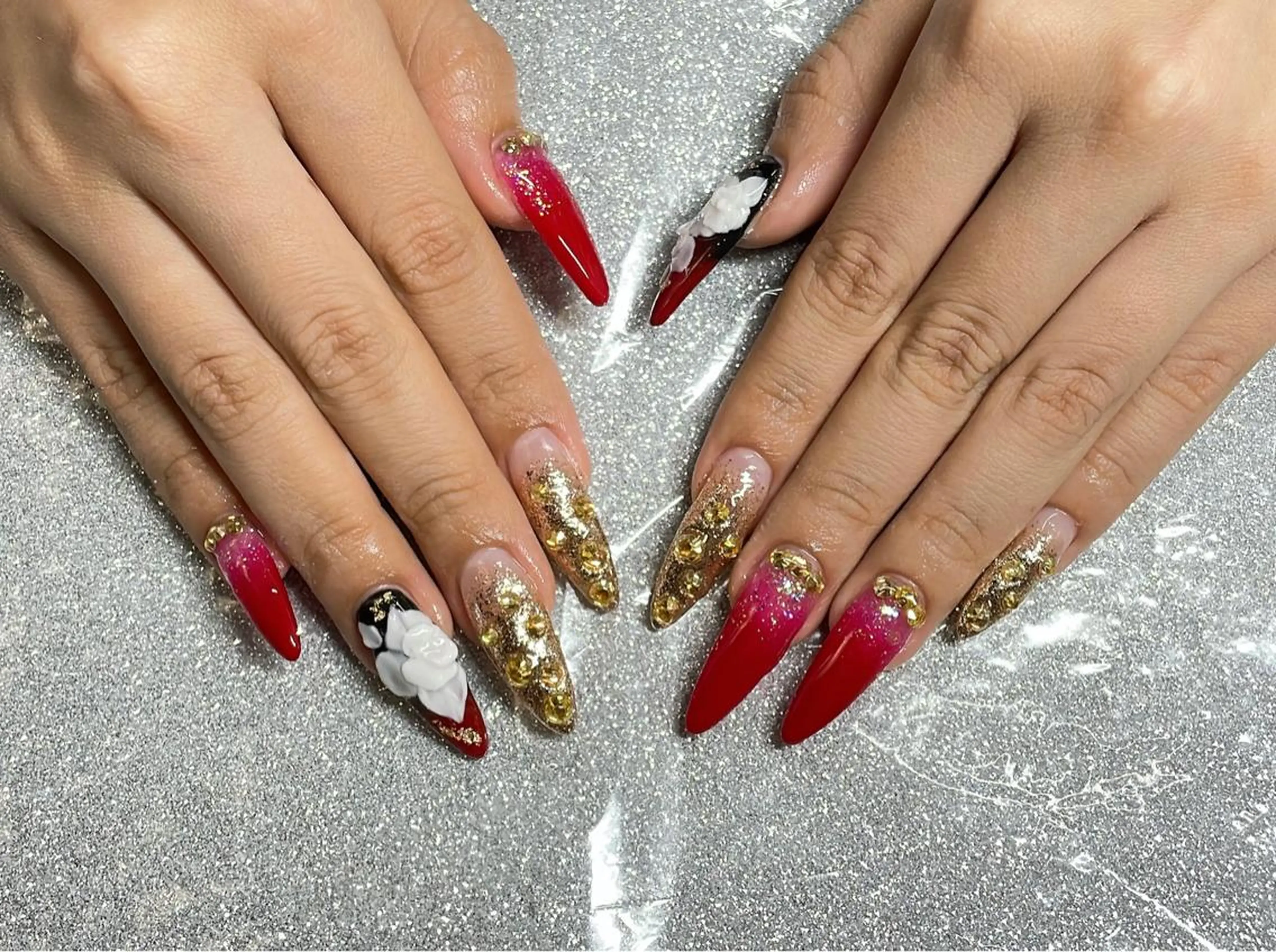 ネイル ハンドネイル VIERU 🌈🎀💖のネイルデザイン