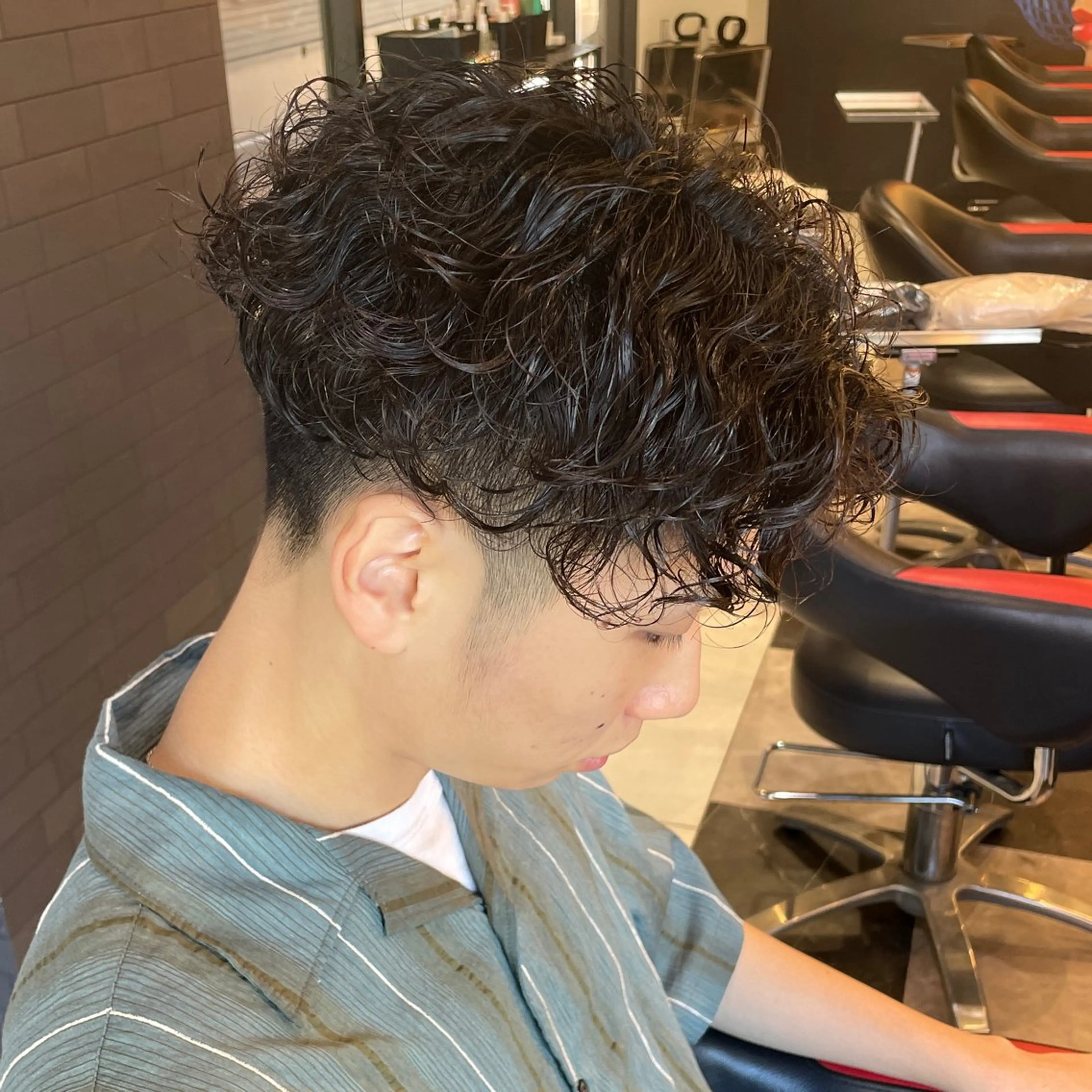 ショート パーマ メンズ マッシュ メンズパーマ 波巻きパーマ カット パーマ メンズヘア特化 崎田 成人のヘアスタイル