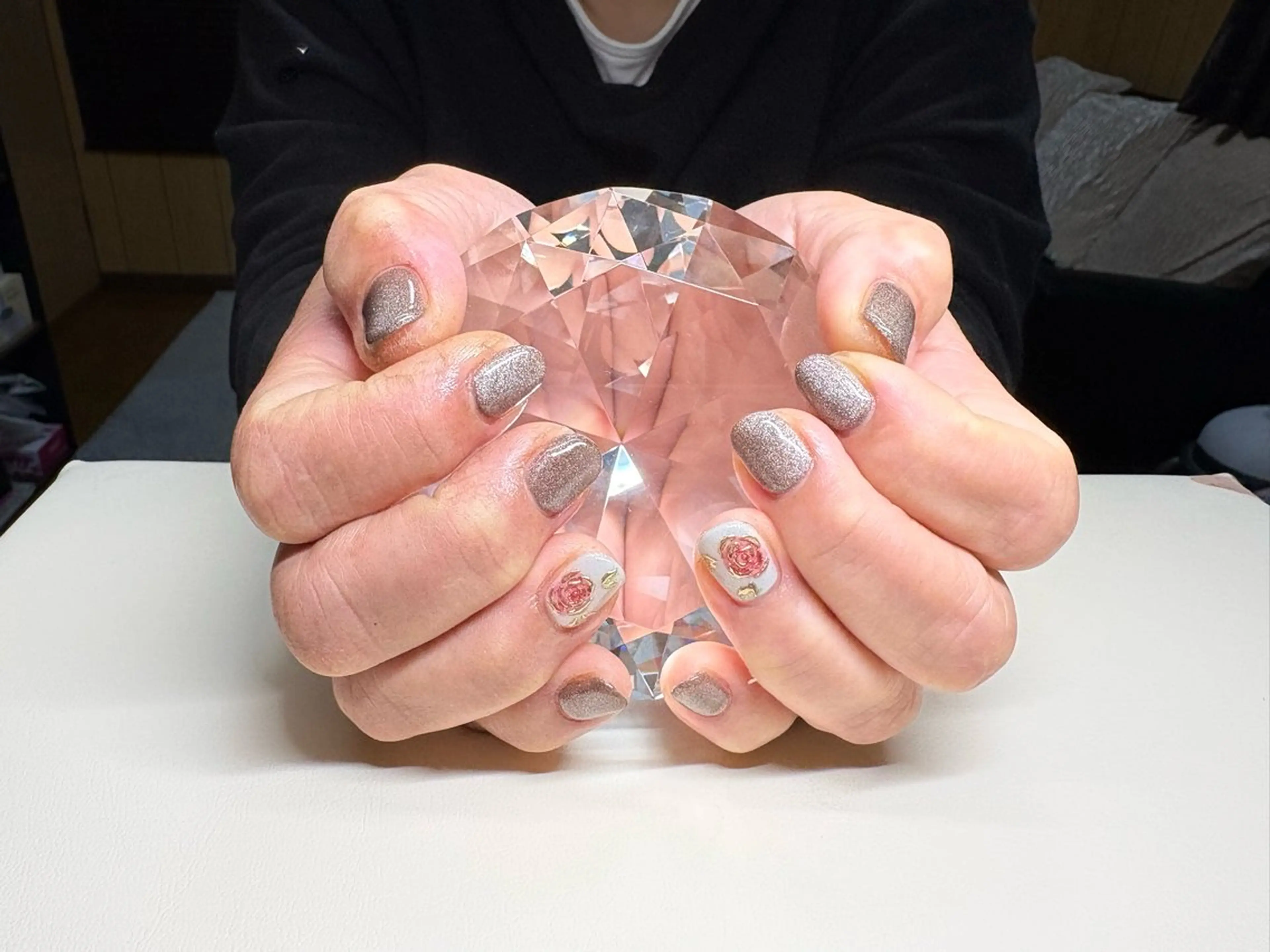 ネイル ブラウン マグネットネイル ミラーネイル ホワイト Rainbow Moonのネイルデザイン