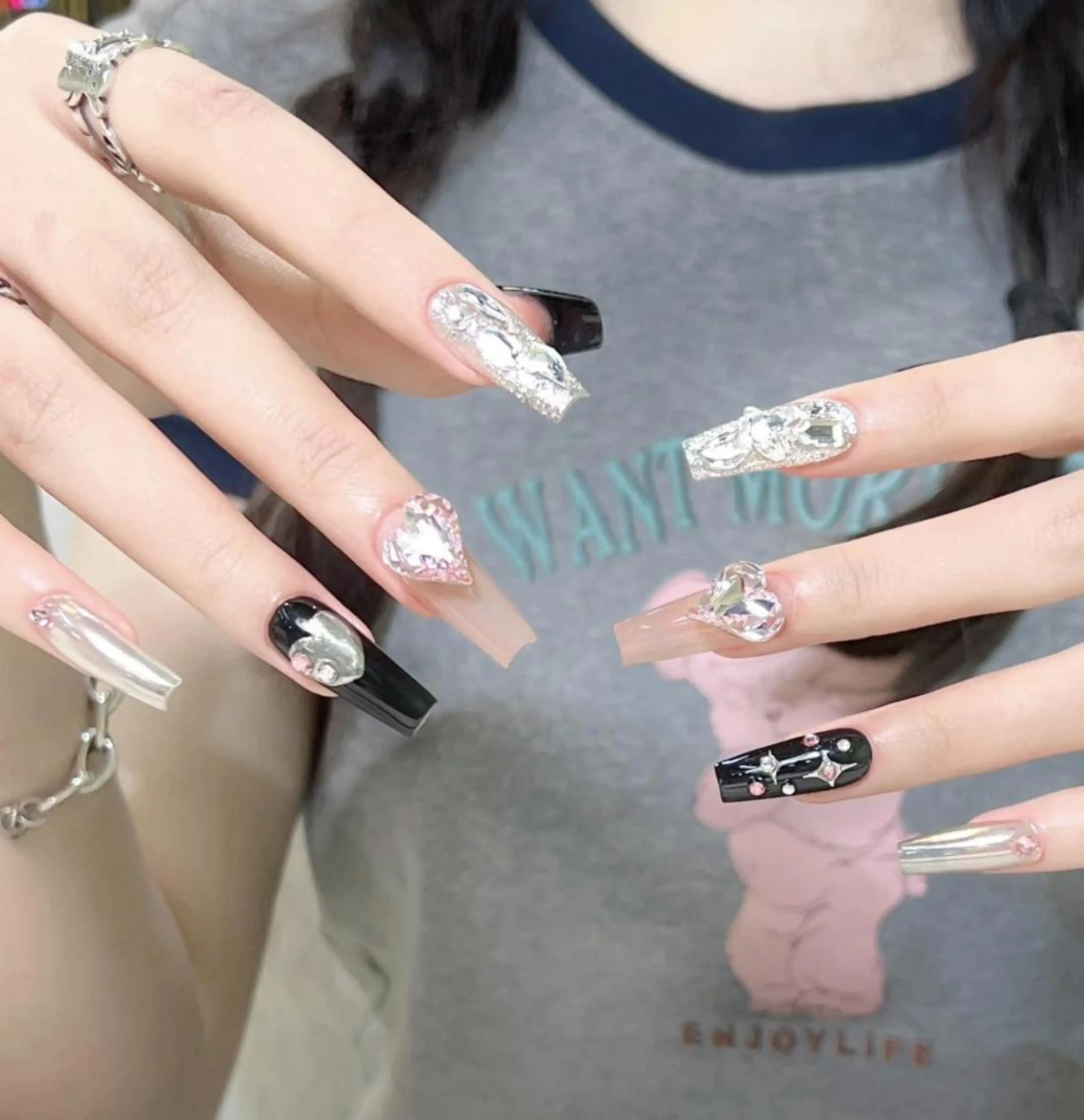 ネイル アートネイル 長さ出し ネイルチップ Queens PUPUのネイルデザイン