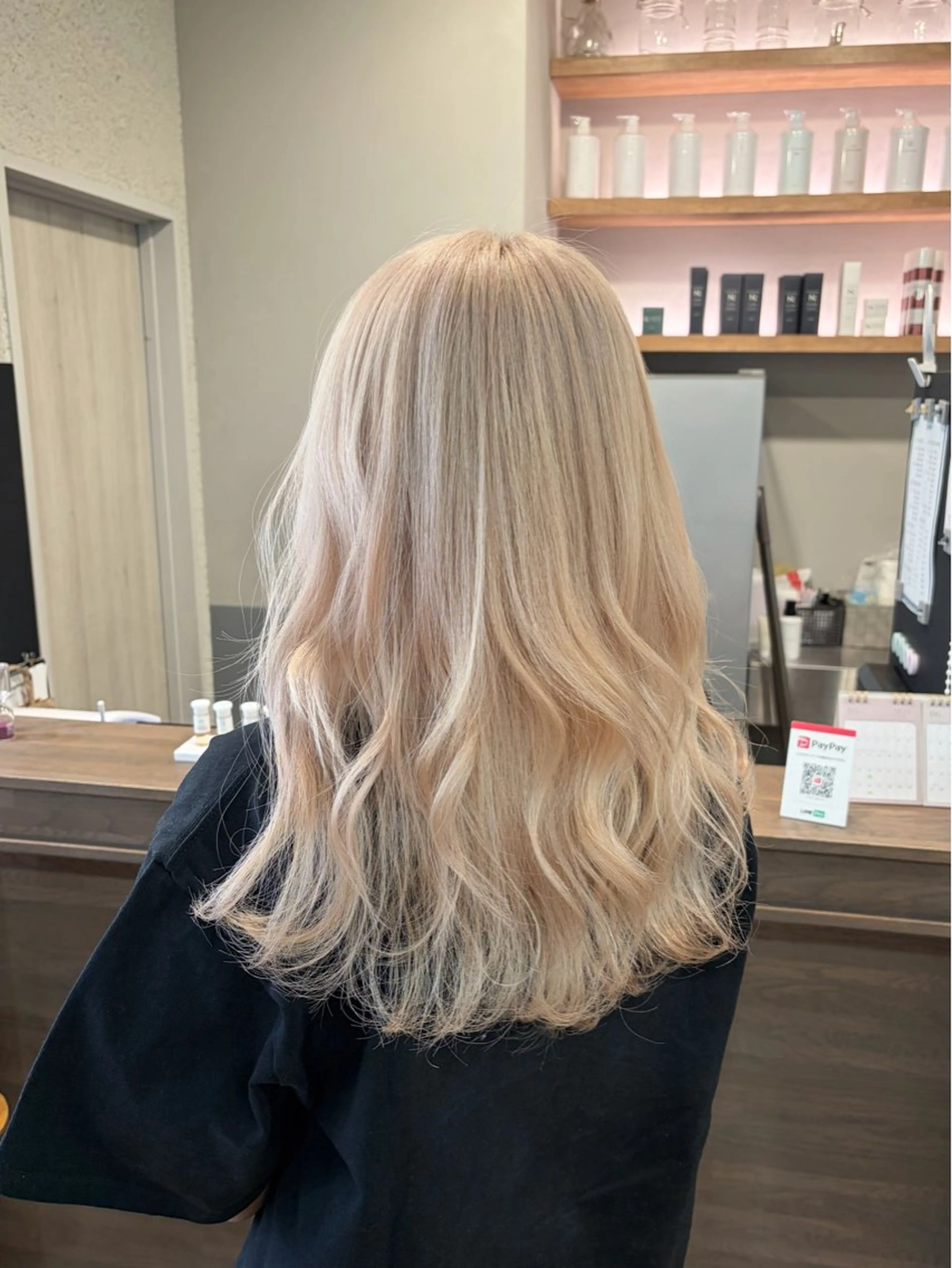 ロング カラー ベージュカラー ブロンド ホワイトベージュ ホワイトブロンド カット ヘアカラー たなか もえなのヘアスタイル
