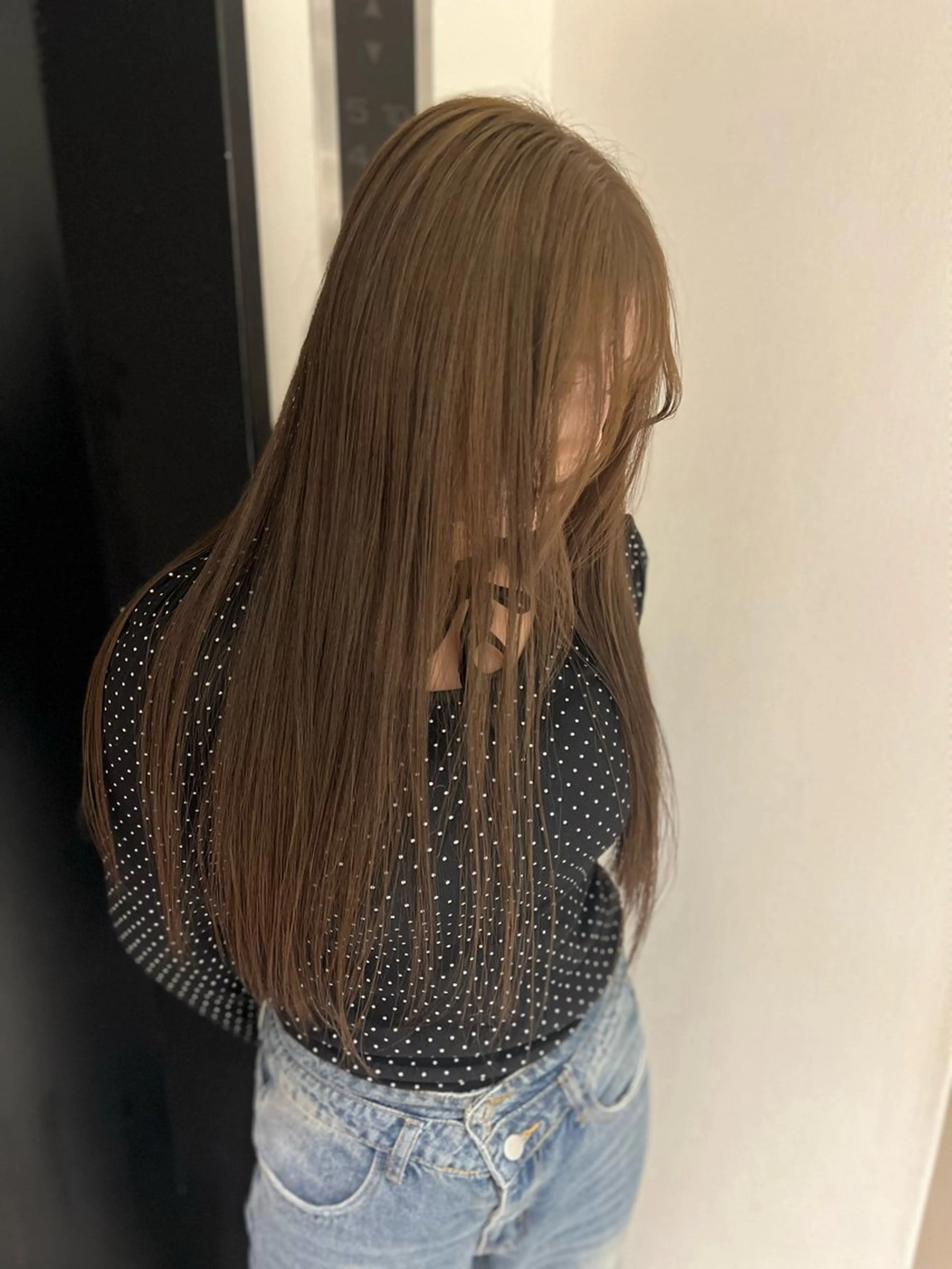 ロング カラー ブリーチ 透明感カラー ブリーチなしカラー ayaka🫧 梅田ダブルカラーのヘアスタイル