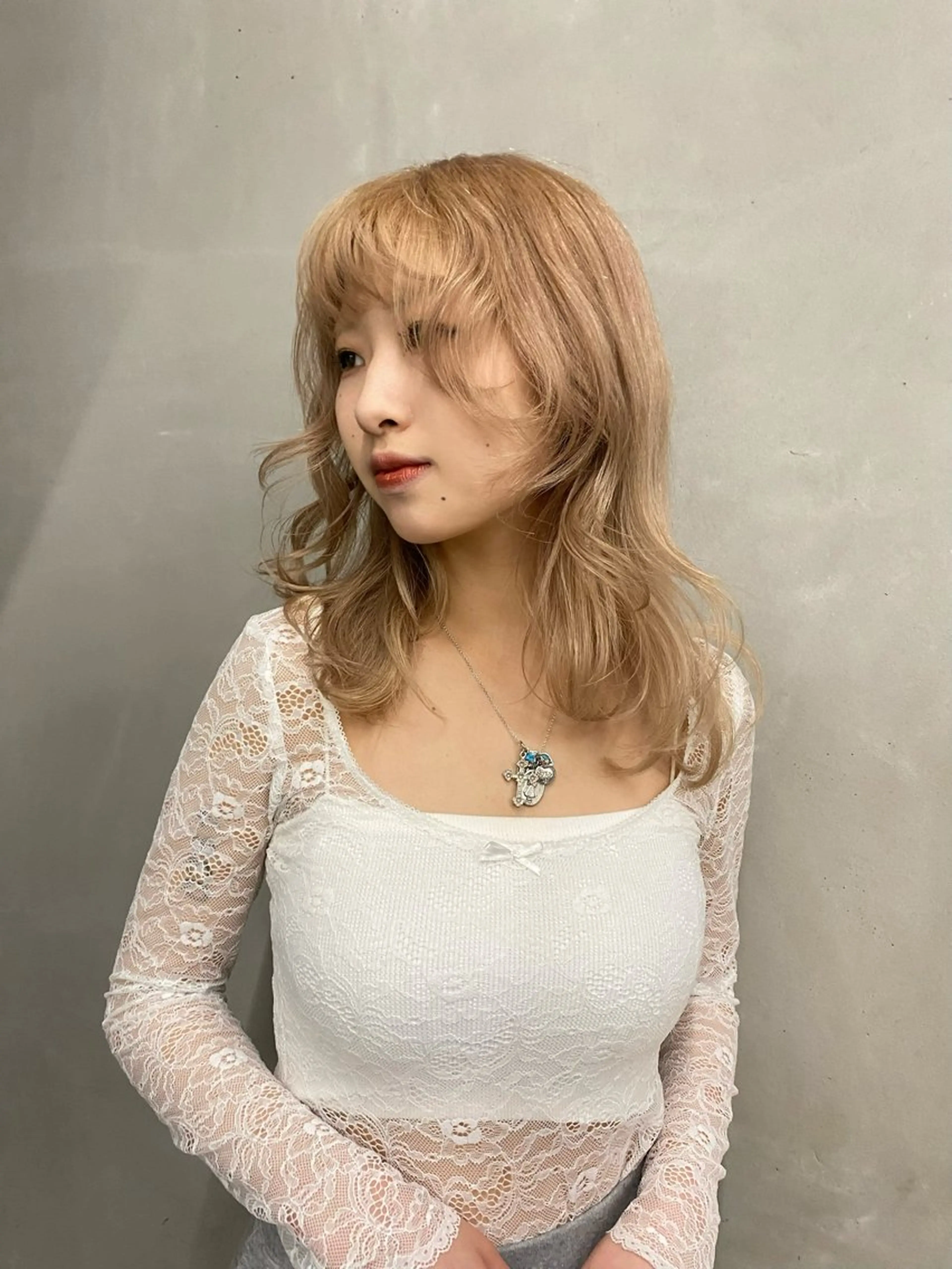 ミディアム カラー ヘアアレンジ ベージュカラー ミルクティーベージュ mina 🌷のヘアスタイル