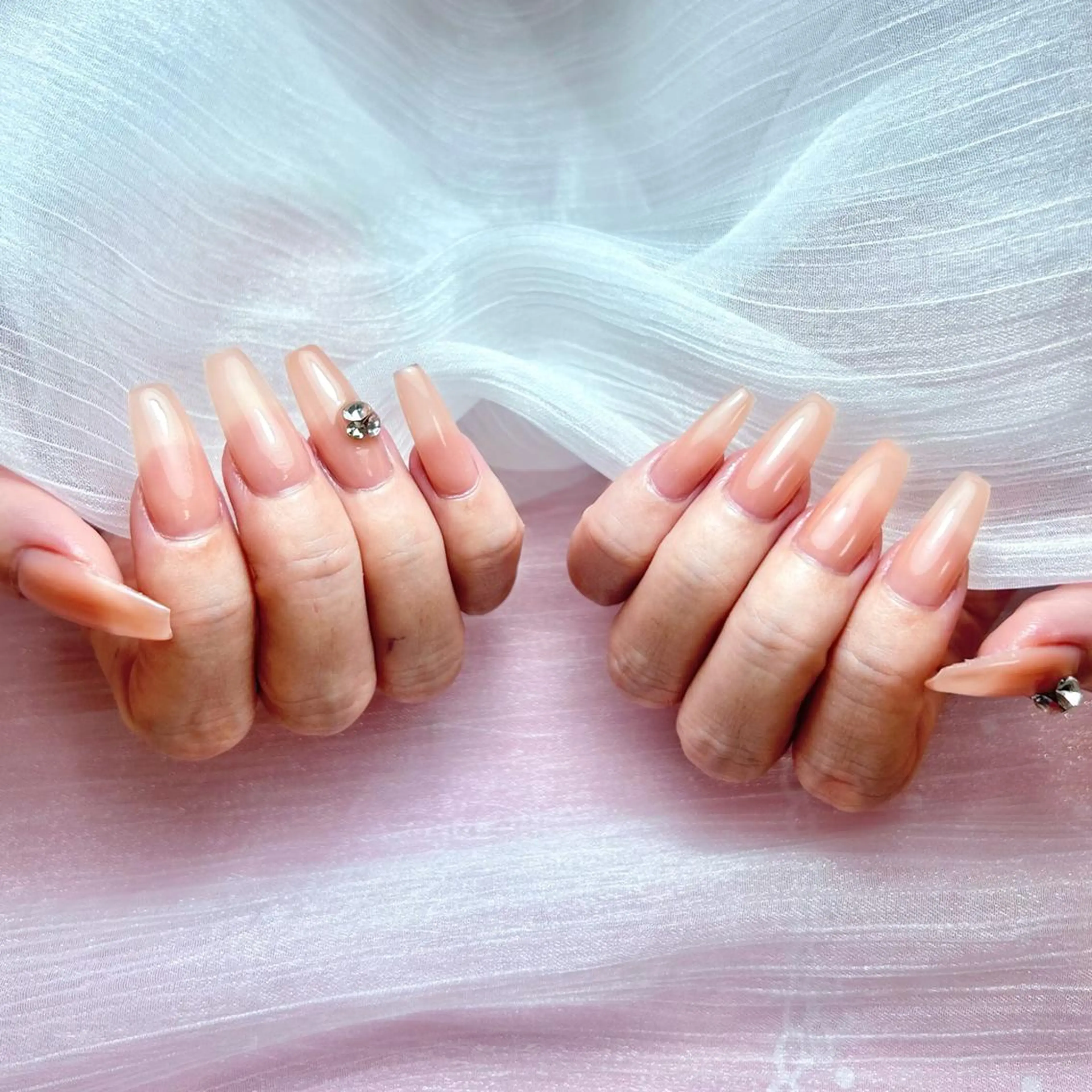 ネイル アートネイル オーロラネイル ガーリー キラキラネイル 韓国ネイル Leah 💅のネイルデザイン