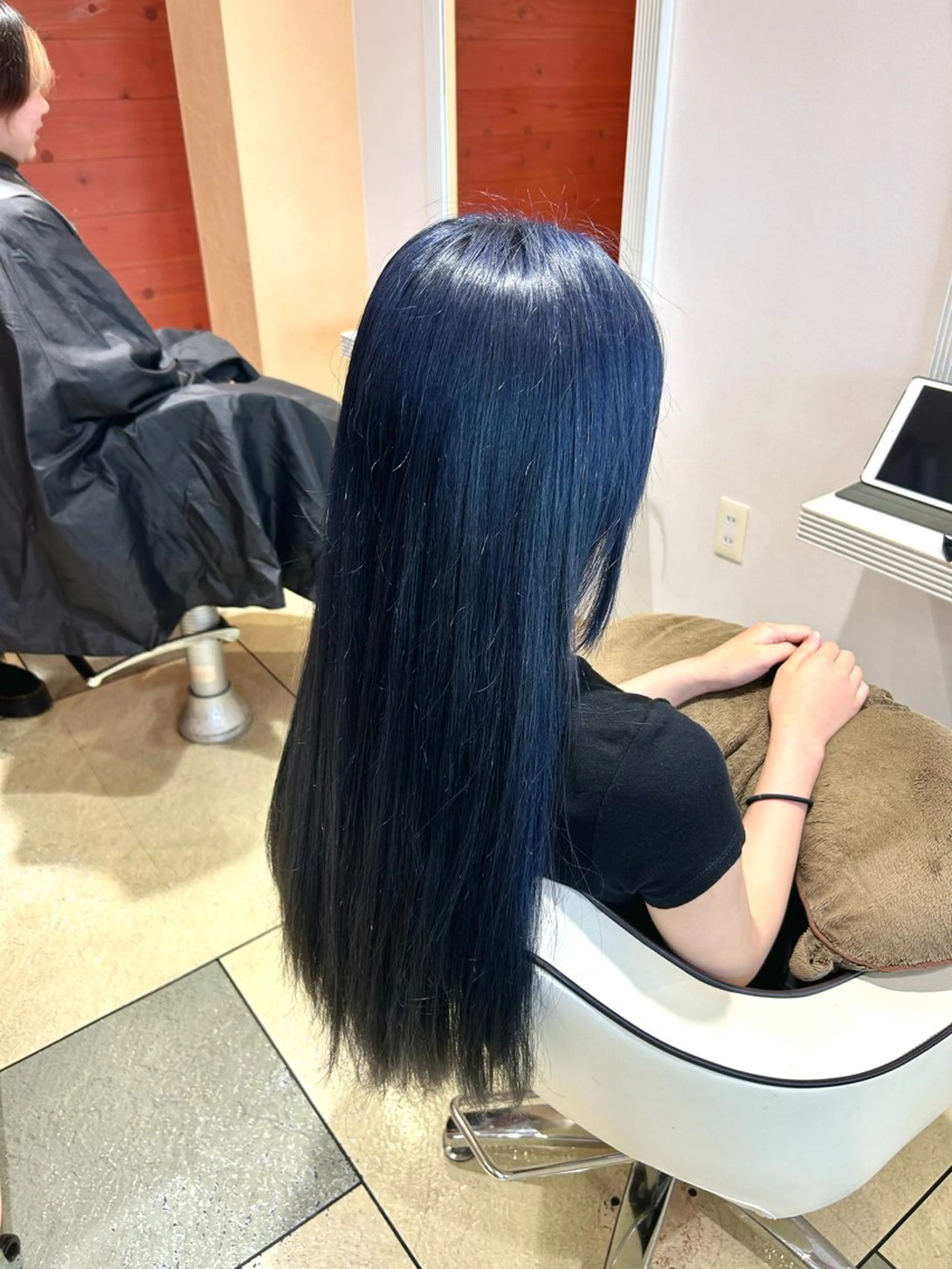 ロング カラー 黒髪 ブリーチ ブルーカラー ブルーブラック 🩷愛咲🩷レイヤー /透明感カラーのヘアスタイル